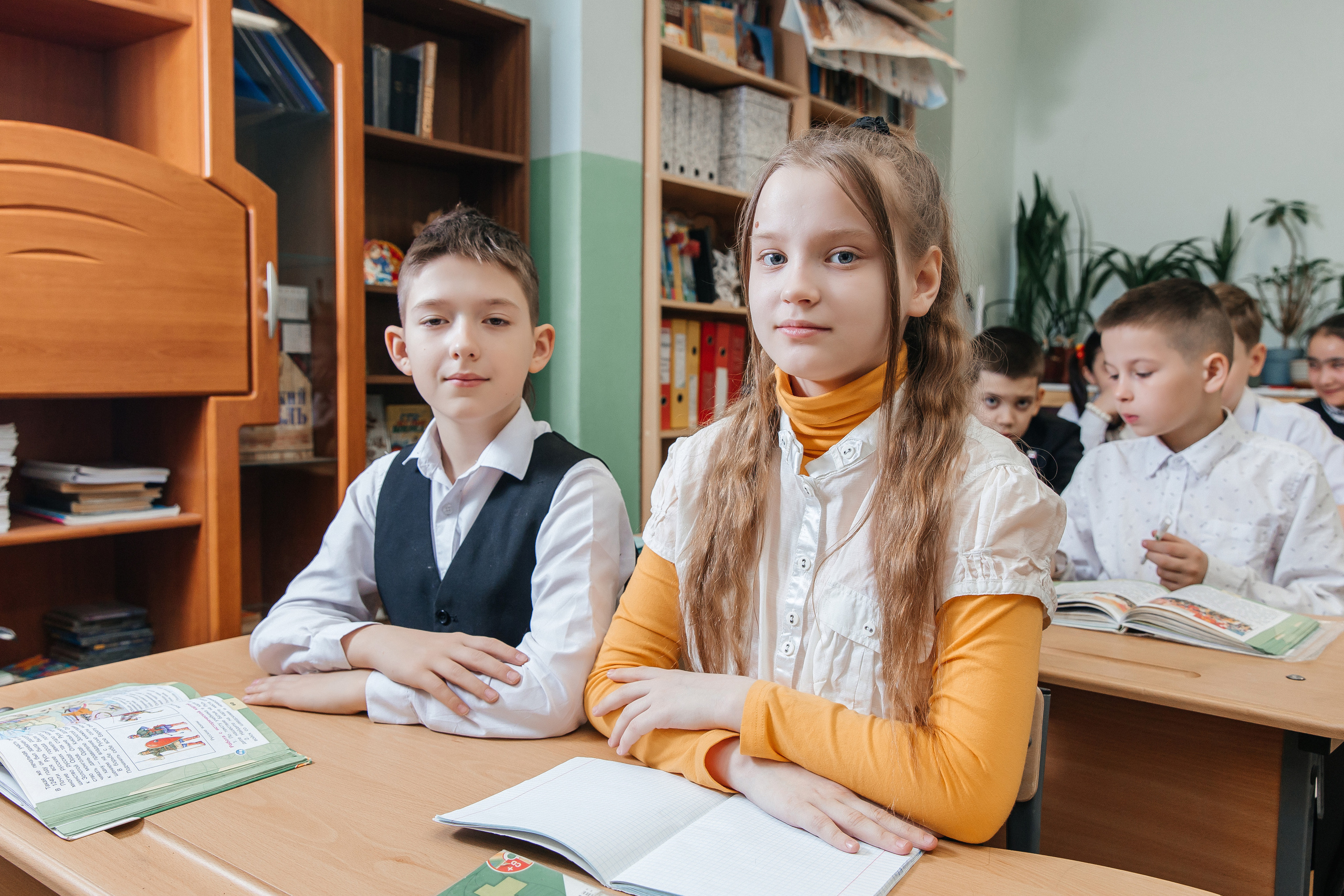 Школа № 90 — 4В класс (25.04.2023) Съемка на папки. Свадебный и семейный фотограф Крамар Наталья