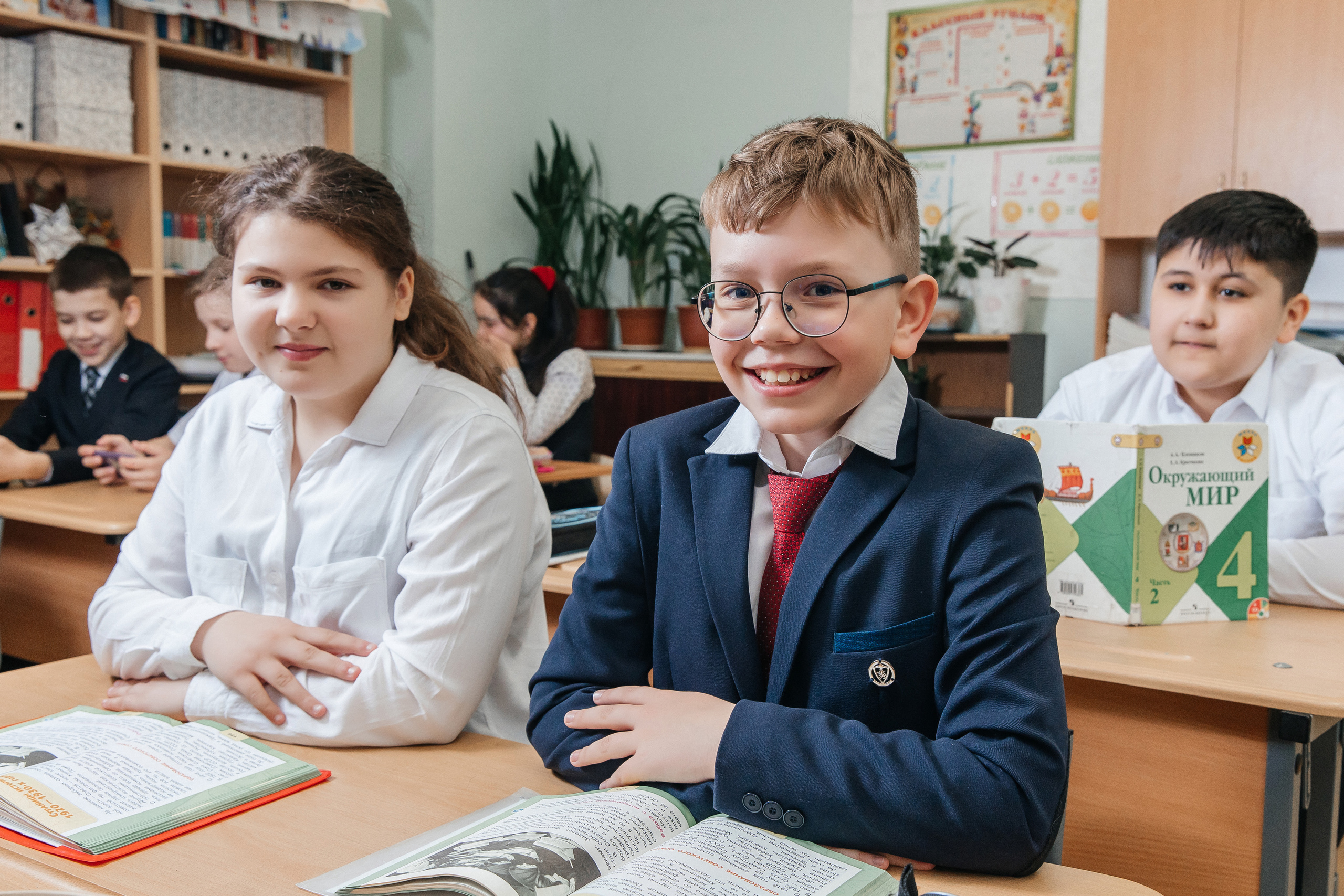 Школа № 90 — 4В класс (25.04.2023) Съемка на папки. Свадебный и семейный фотограф Крамар Наталья