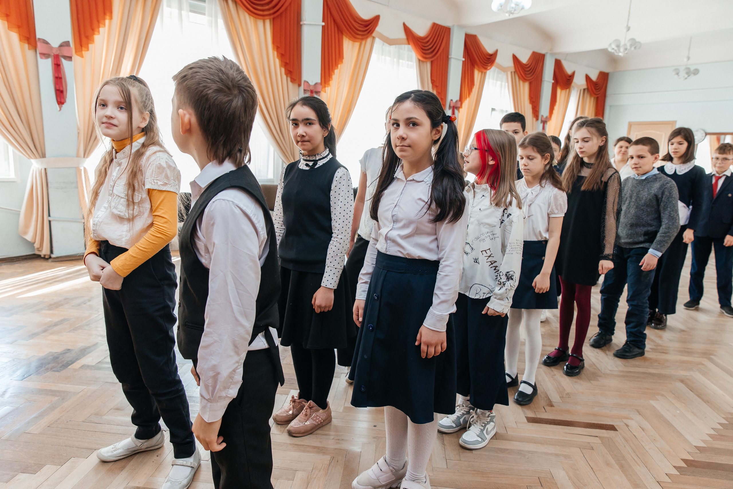 Школа № 90 — 4В класс (25.04.2023) Съемка на папки. Свадебный и семейный фотограф Крамар Наталья