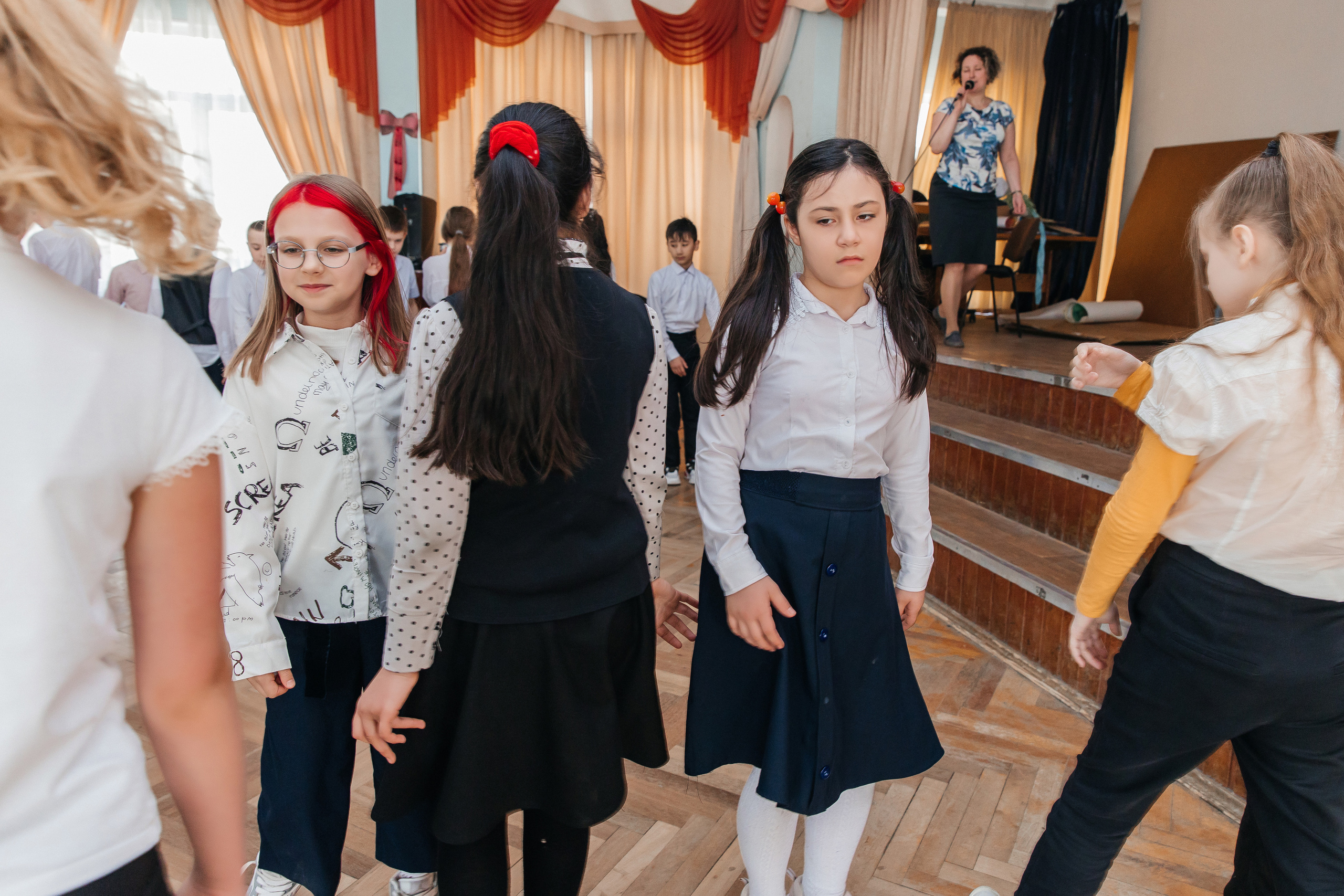 Школа № 90 — 4В класс (25.04.2023) Съемка на папки. Свадебный и семейный фотограф Крамар Наталья