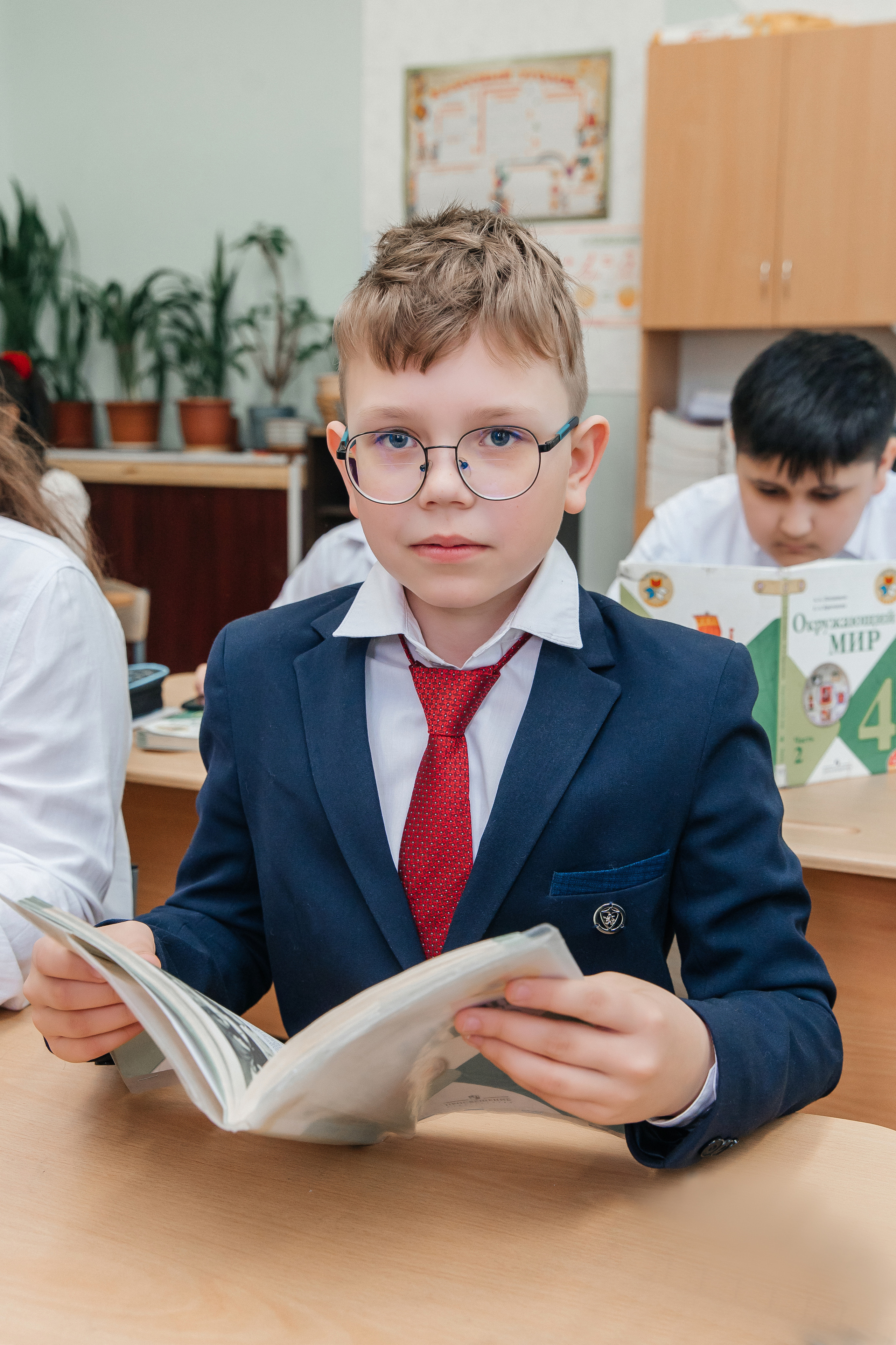 Школа № 90 — 4В класс (25.04.2023) Съемка на папки. Свадебный и семейный фотограф Крамар Наталья