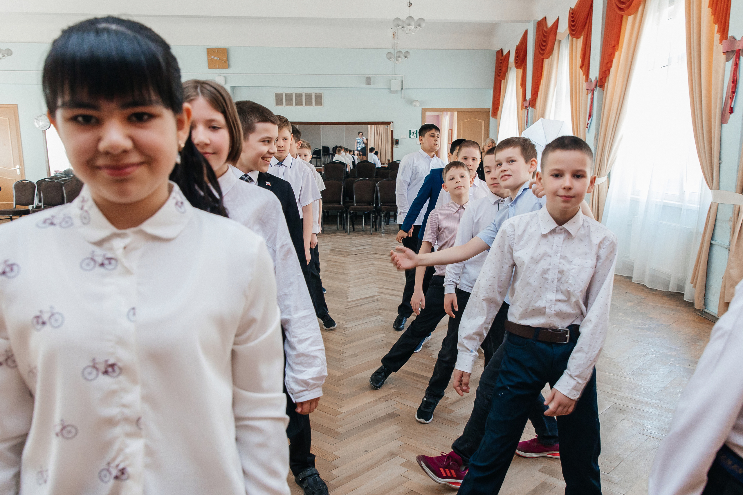 Школа № 90 — 4В класс (25.04.2023) Съемка на папки. Свадебный и семейный фотограф Крамар Наталья