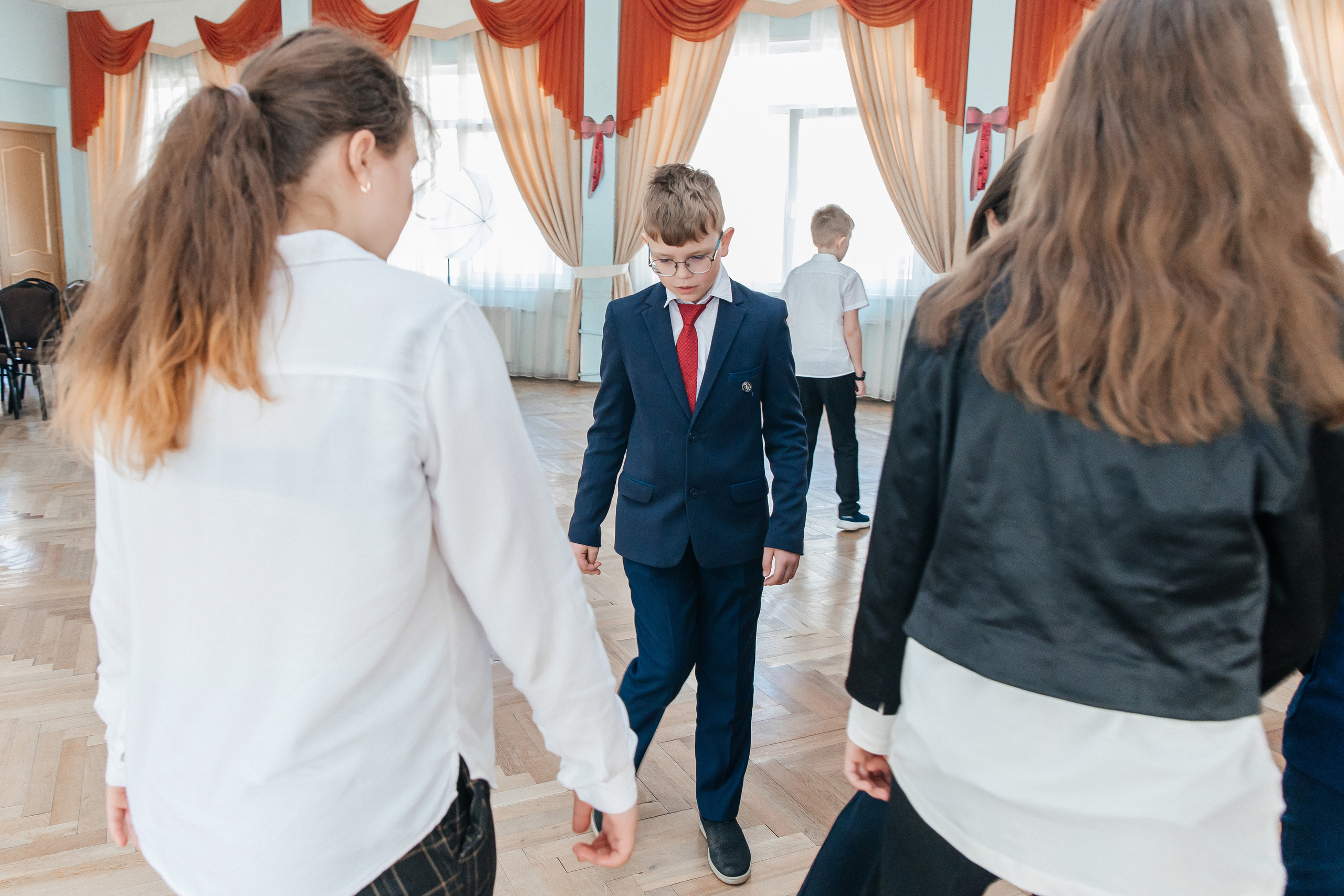 Школа № 90 — 4В класс (25.04.2023) Съемка на папки. Свадебный и семейный фотограф Крамар Наталья