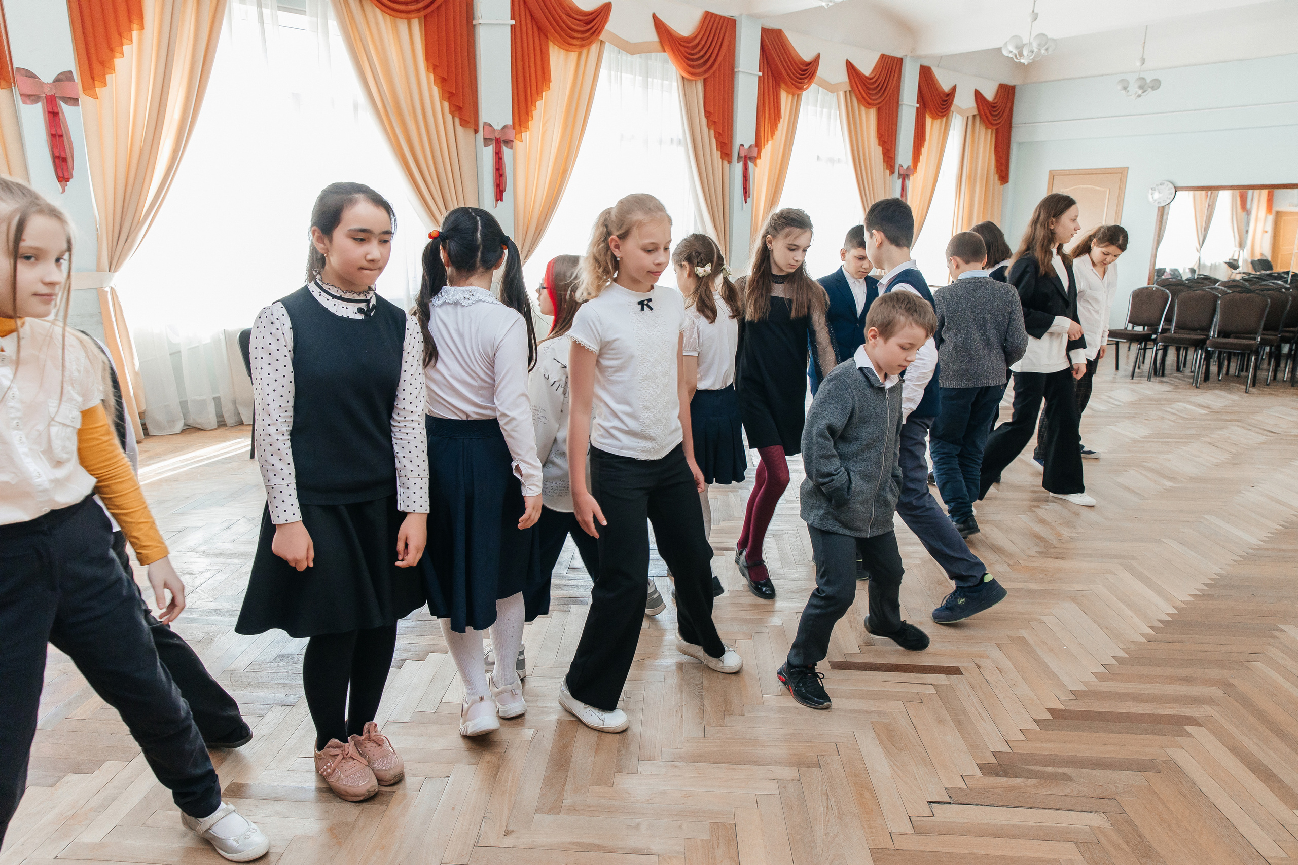 Школа № 90 — 4В класс (25.04.2023) Съемка на папки. Свадебный и семейный фотограф Крамар Наталья