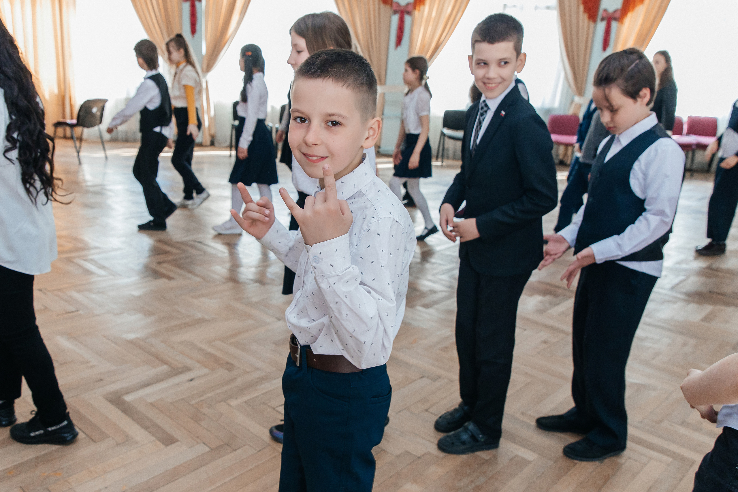 Школа № 90 — 4В класс (25.04.2023) Съемка на папки. Свадебный и семейный фотограф Крамар Наталья