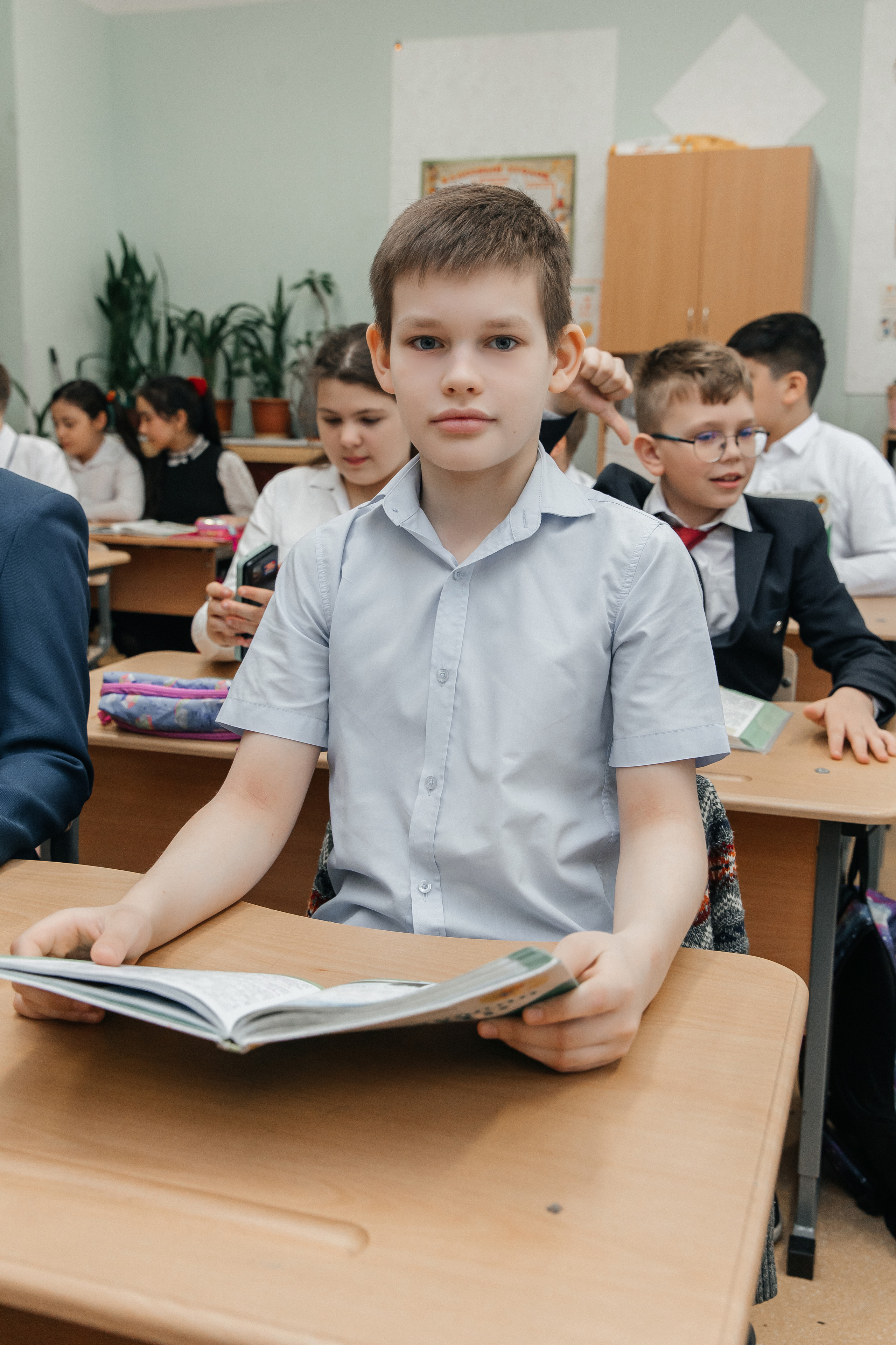 Школа № 90 — 4В класс (25.04.2023) Съемка на папки. Свадебный и семейный фотограф Крамар Наталья