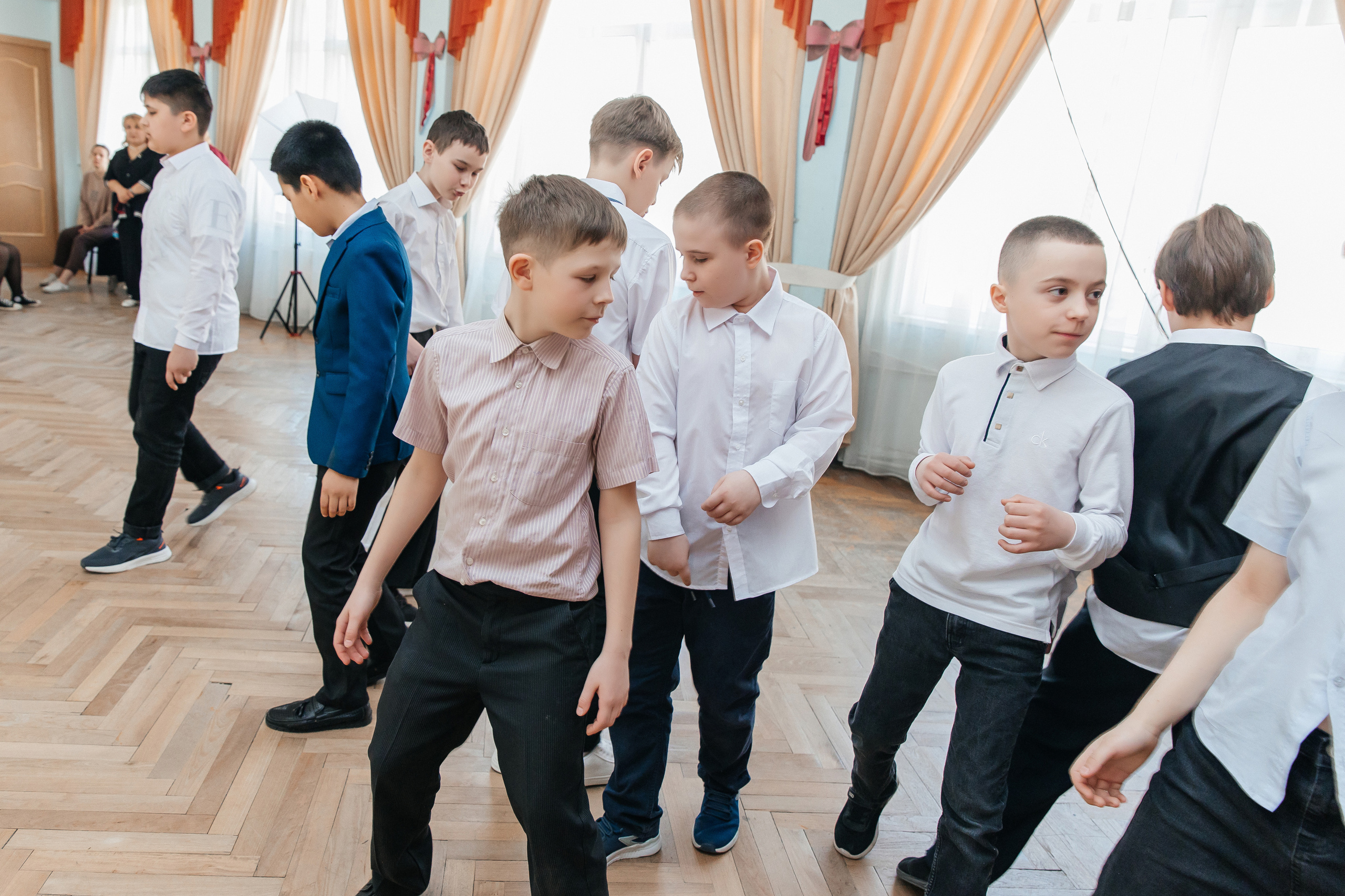 Школа № 90 — 4В класс (25.04.2023) Съемка на папки. Свадебный и семейный фотограф Крамар Наталья