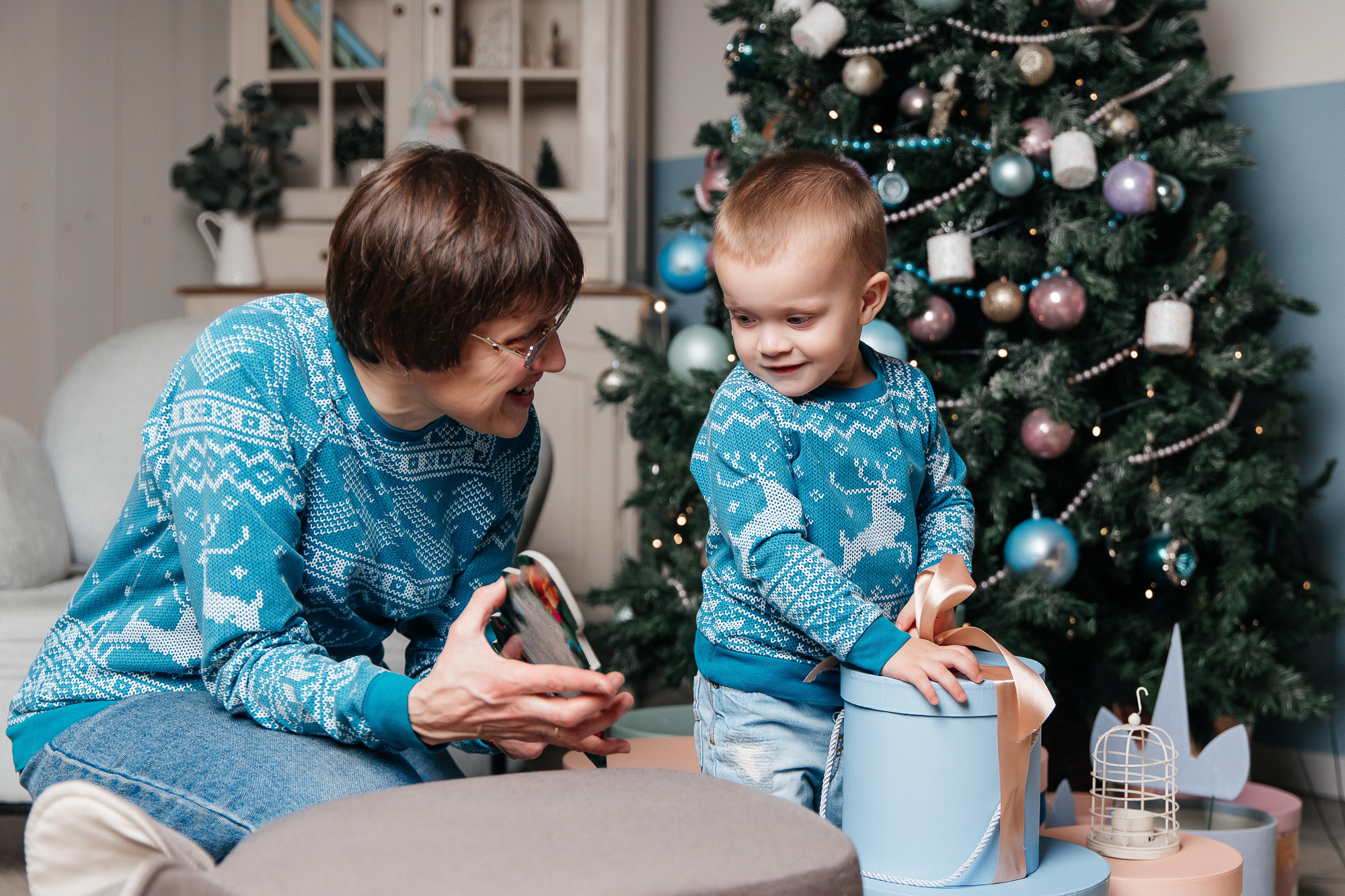 Алина, Дениска и бабушка Татьяна (13 ноября 2022). Свадебный и семейный фотограф Крамар Наталья