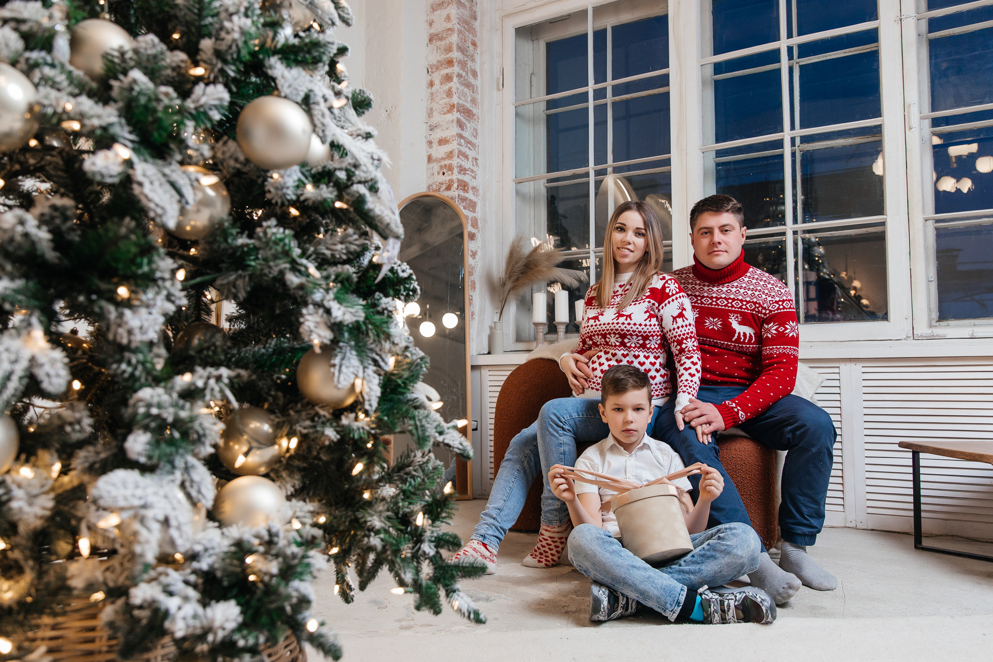 Екатерина, Алексей, Артем и бабушка Галина (3 января 2023). Свадебный и семейный фотограф Крамар Наталья