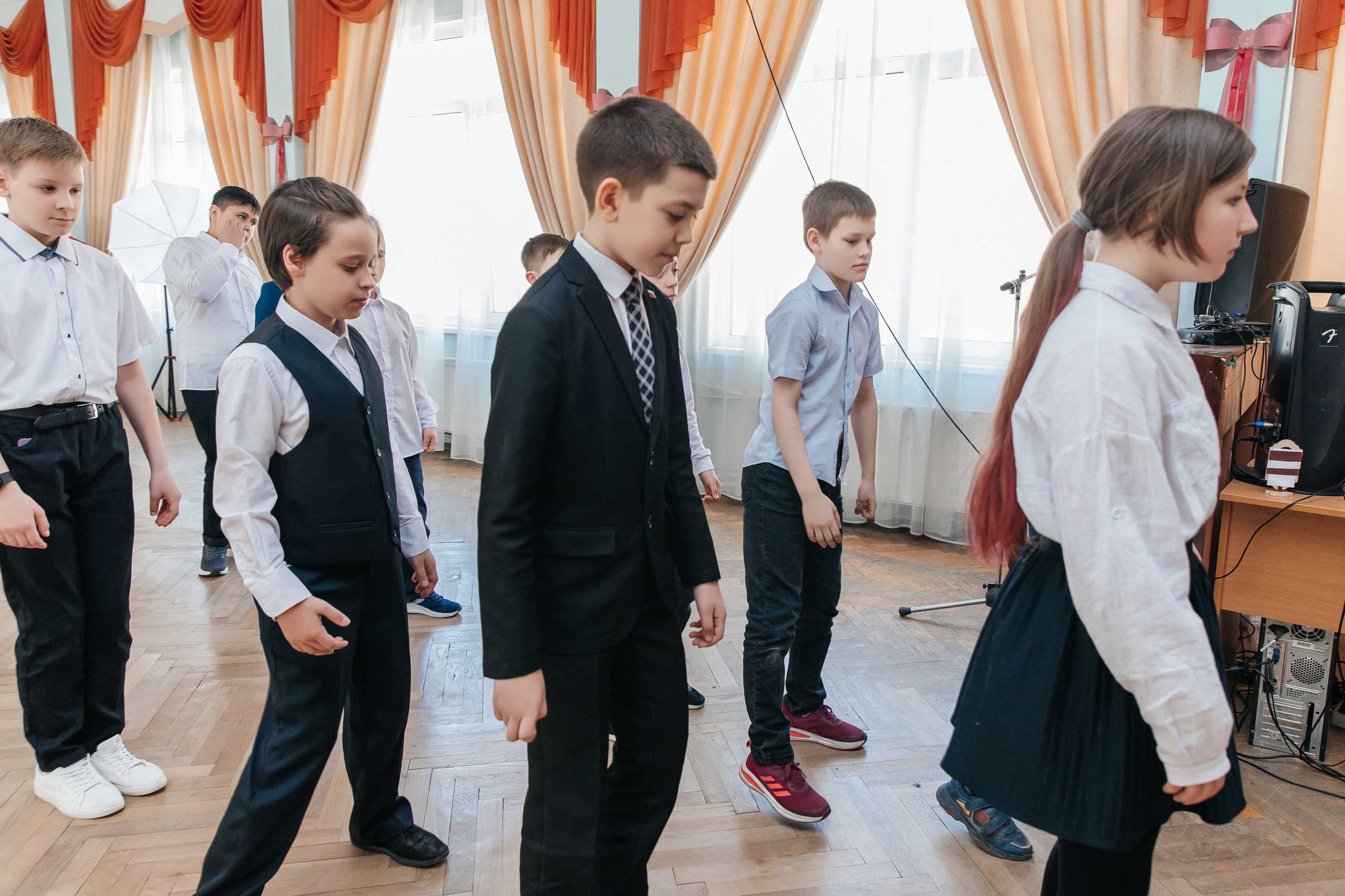 Школа № 90 — 4В класс (25.04.2023) Съемка на папки. Свадебный и семейный фотограф Крамар Наталья