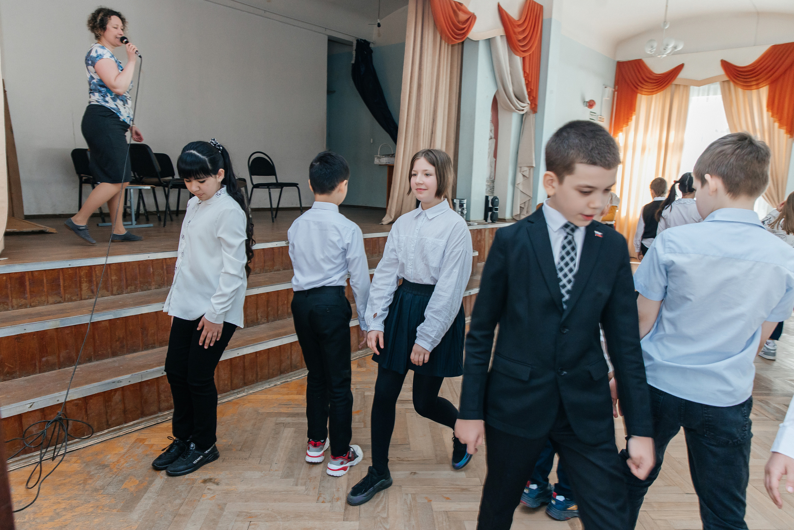Школа № 90 — 4В класс (25.04.2023) Съемка на папки. Свадебный и семейный фотограф Крамар Наталья