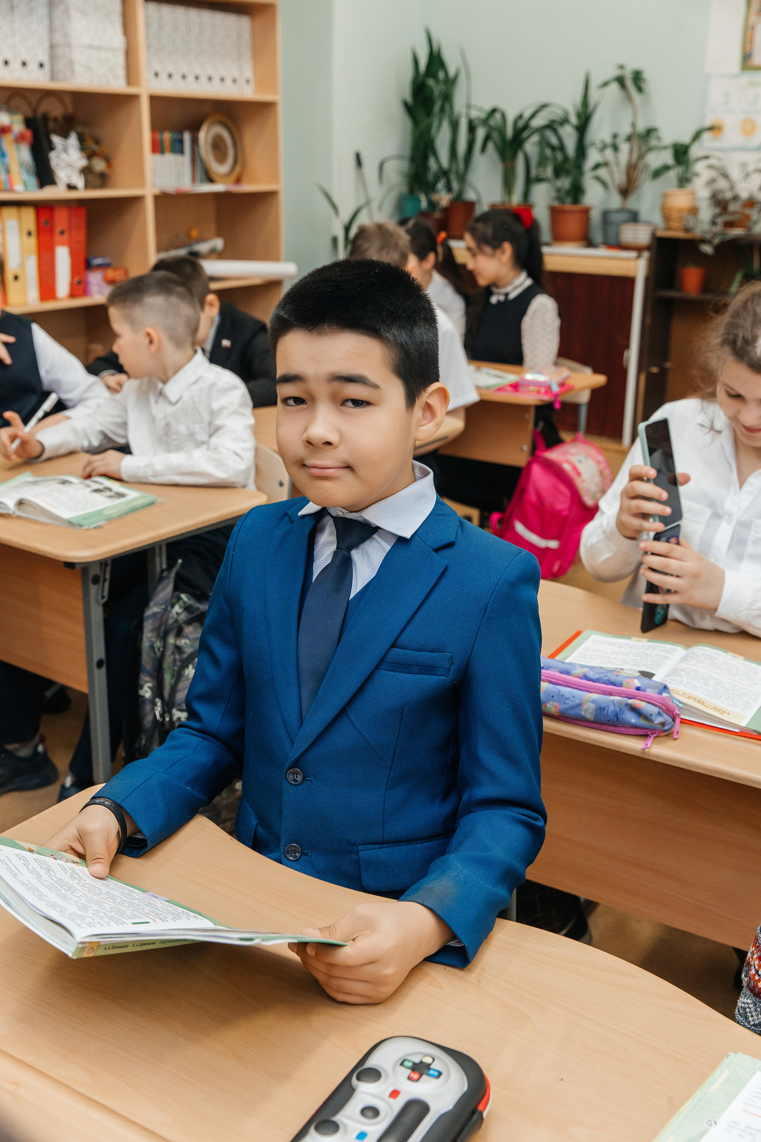 Школа № 90 — 4В класс (25.04.2023) Съемка на папки. Свадебный и семейный фотограф Крамар Наталья