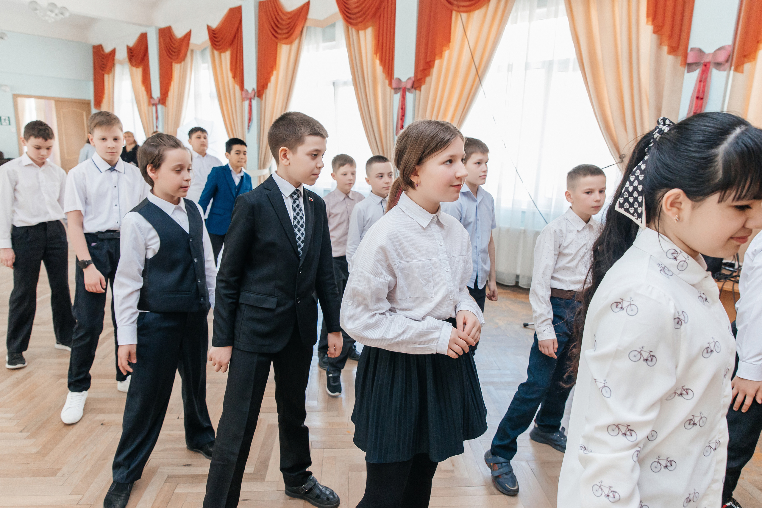 Школа № 90 — 4В класс (25.04.2023) Съемка на папки. Свадебный и семейный фотограф Крамар Наталья