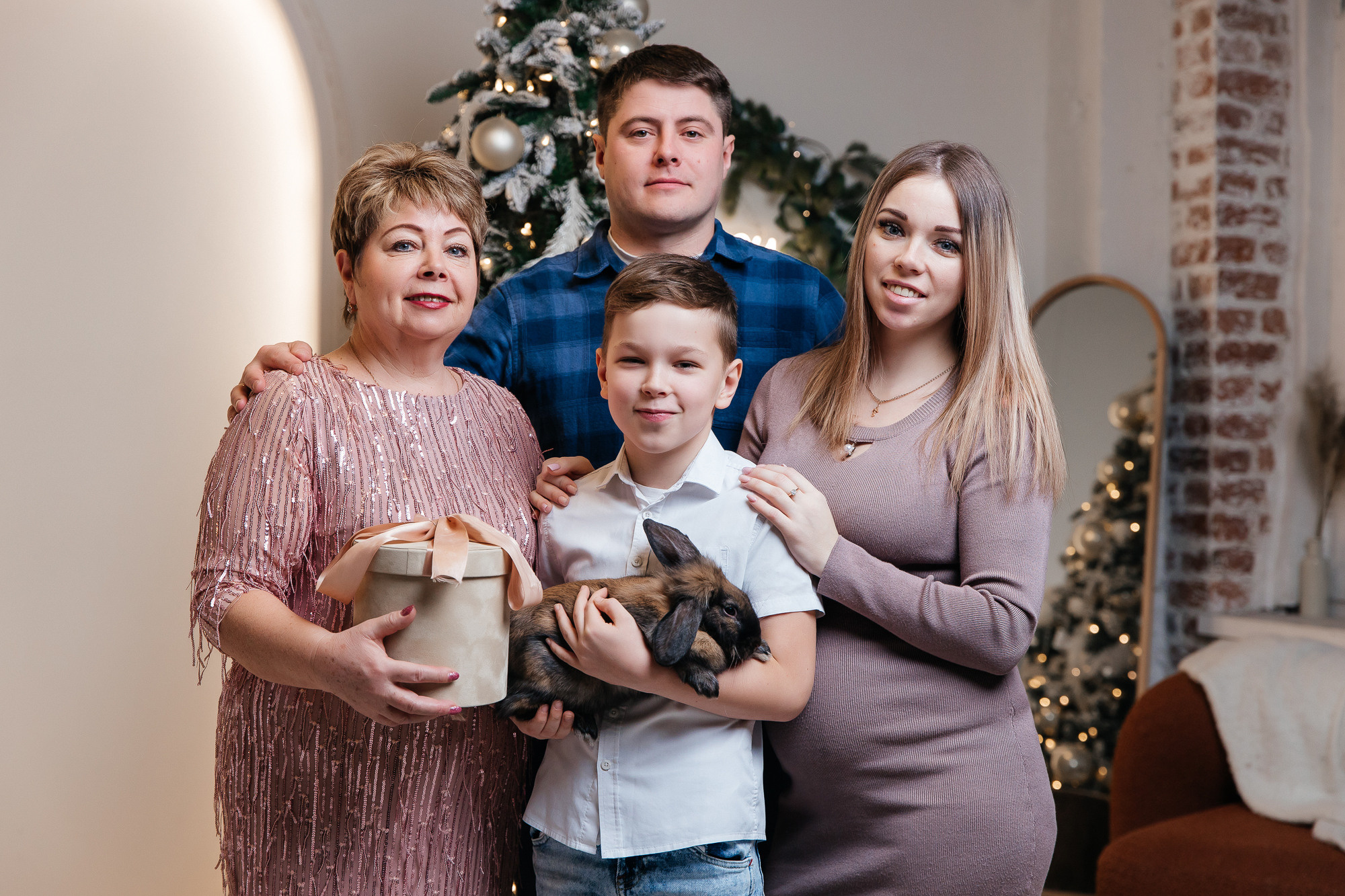 Екатерина, Алексей, Артем и бабушка Галина (3 января 2023). Свадебный и семейный фотограф Крамар Наталья