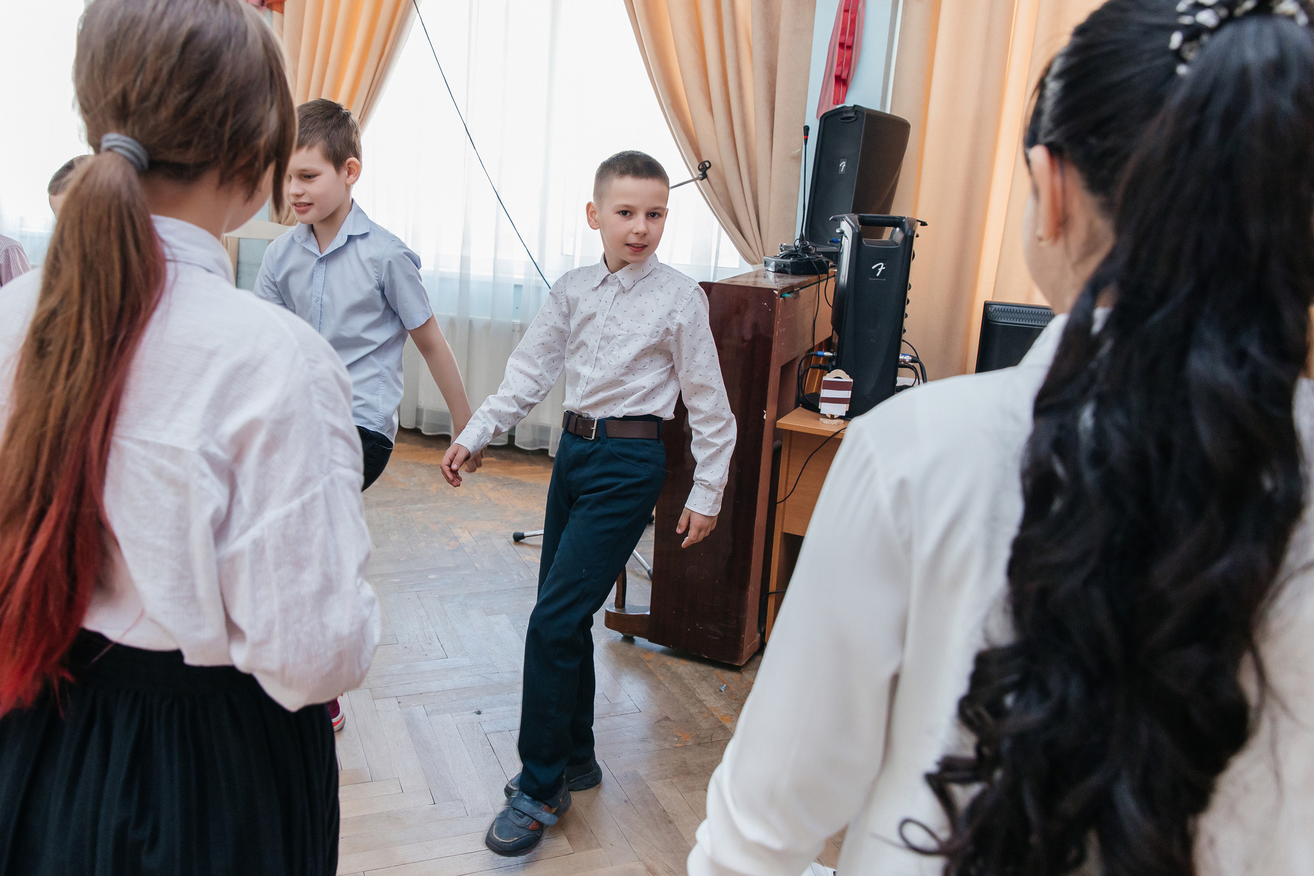 Школа № 90 — 4В класс (25.04.2023) Съемка на папки. Свадебный и семейный фотограф Крамар Наталья