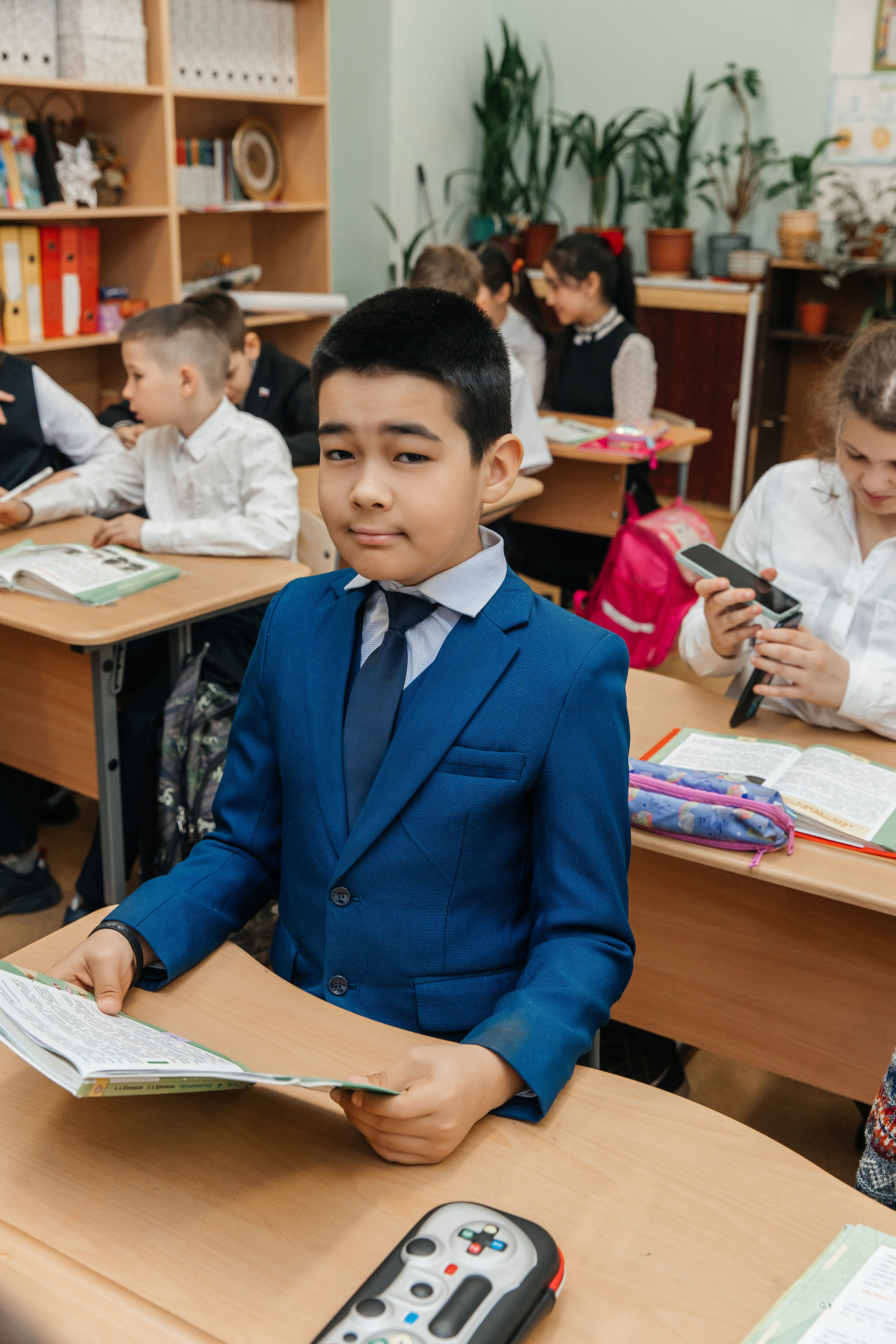 Школа № 90 — 4В класс (25.04.2023) Съемка на папки. Свадебный и семейный фотограф Крамар Наталья