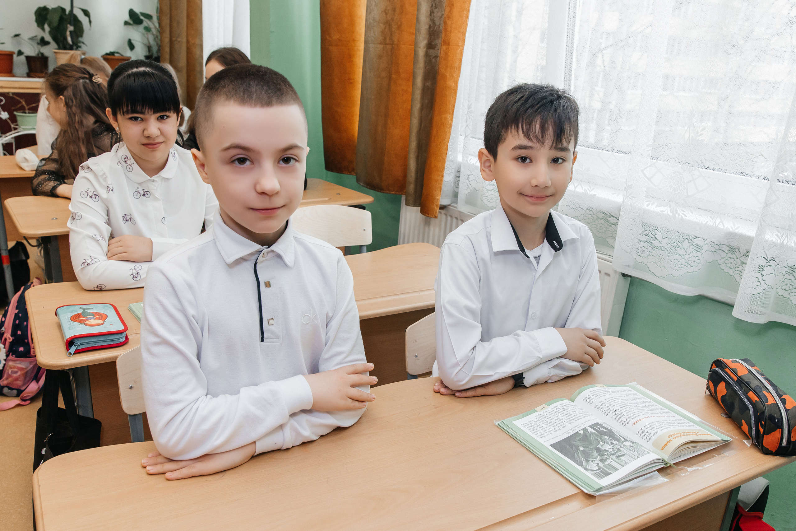 Школа № 90 — 4В класс (25.04.2023) Съемка на папки. Свадебный и семейный фотограф Крамар Наталья