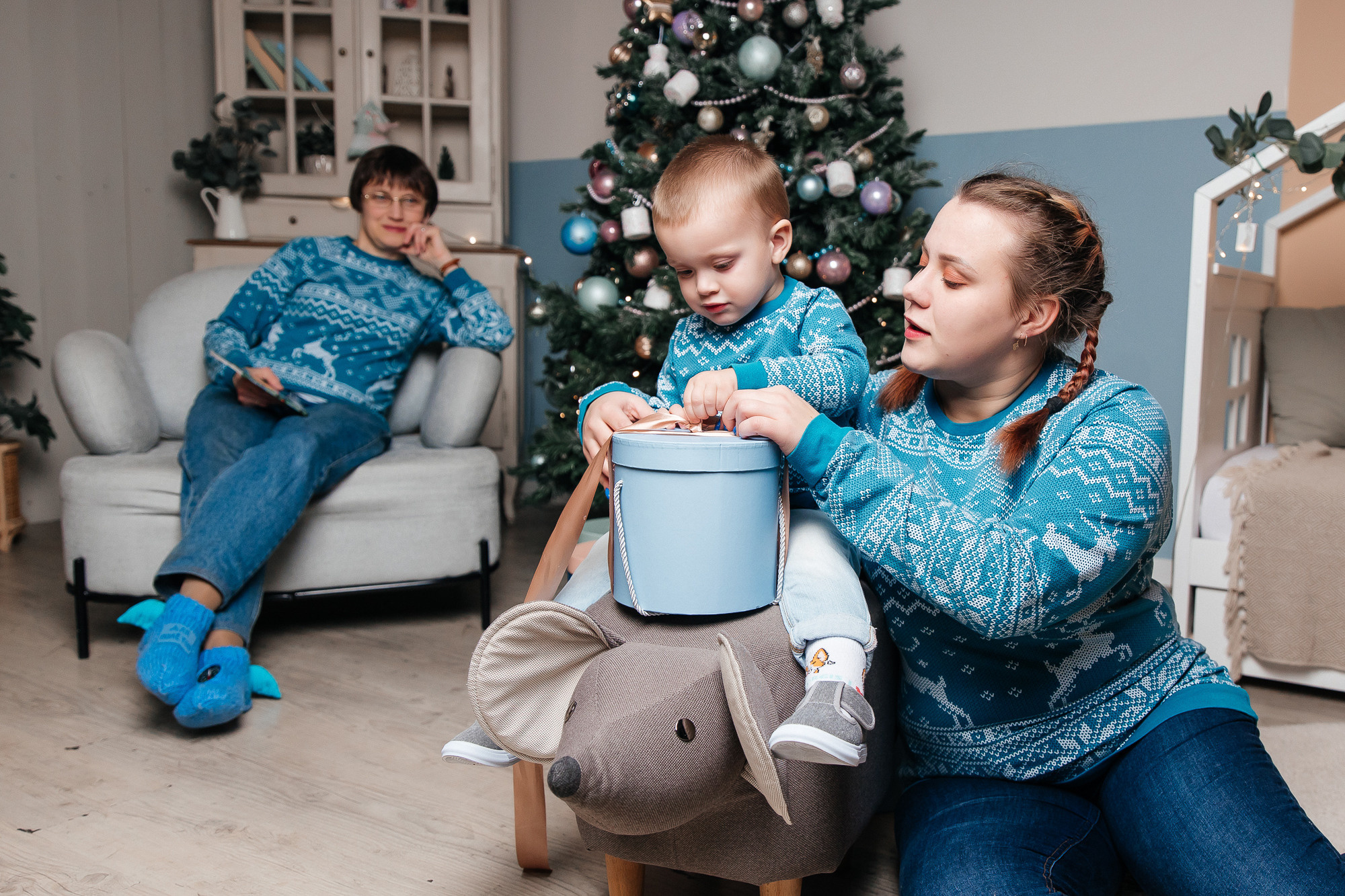 Алина, Дениска и бабушка Татьяна (13 ноября 2022). Свадебный и семейный фотограф Крамар Наталья