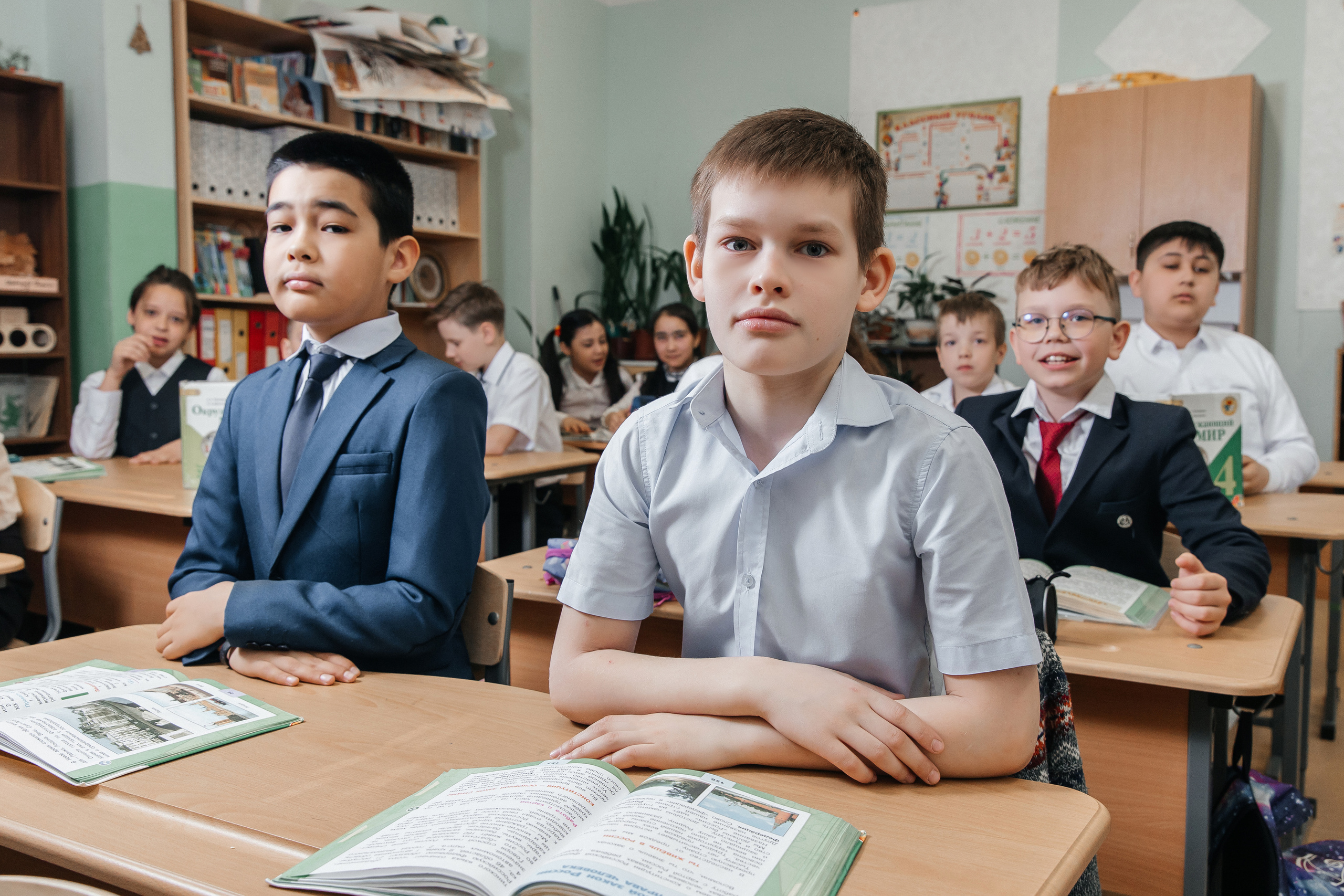 Школа № 90 — 4В класс (25.04.2023) Съемка на папки. Свадебный и семейный фотограф Крамар Наталья