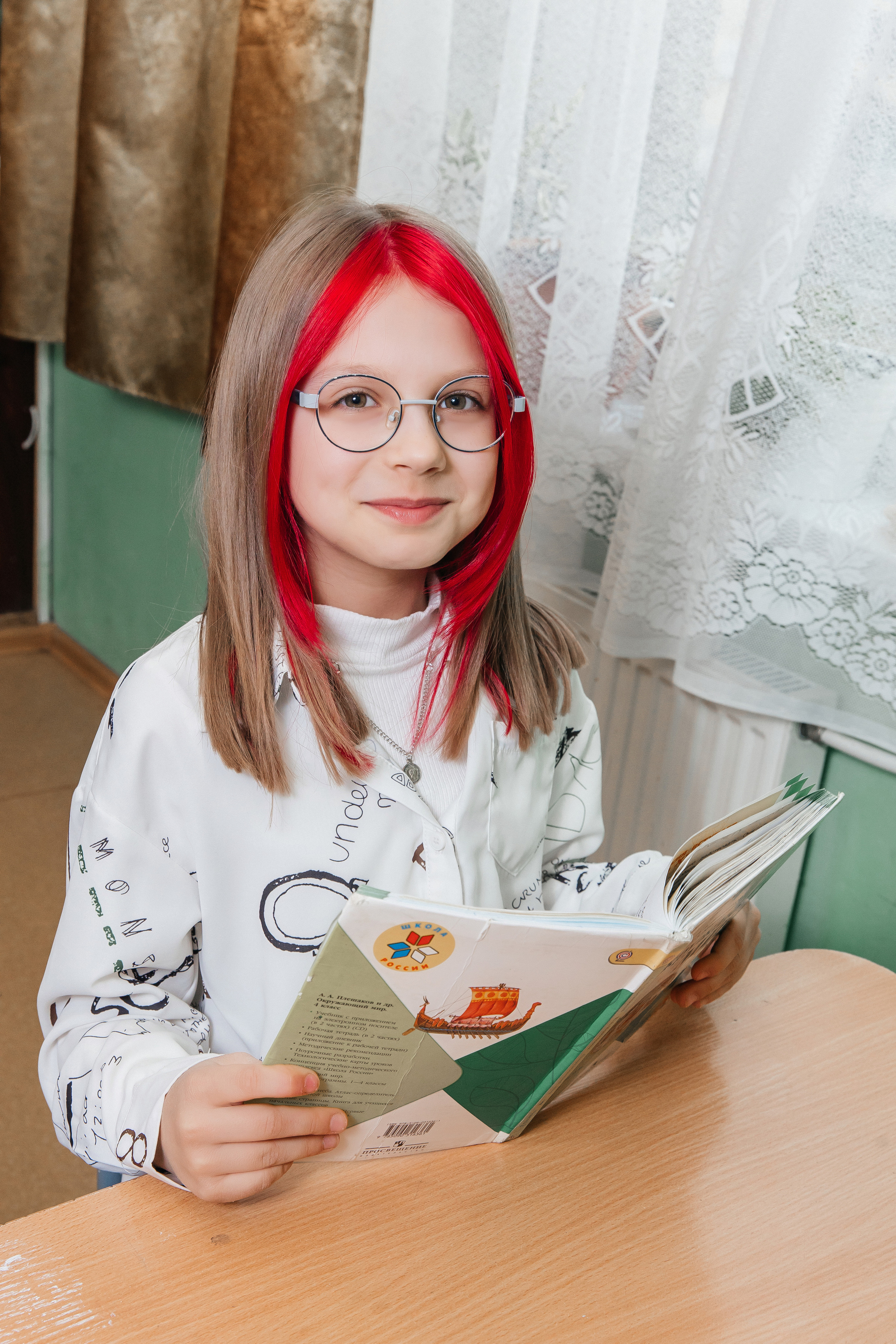 Школа № 90 — 4В класс (25.04.2023) Съемка на папки. Свадебный и семейный фотограф Крамар Наталья