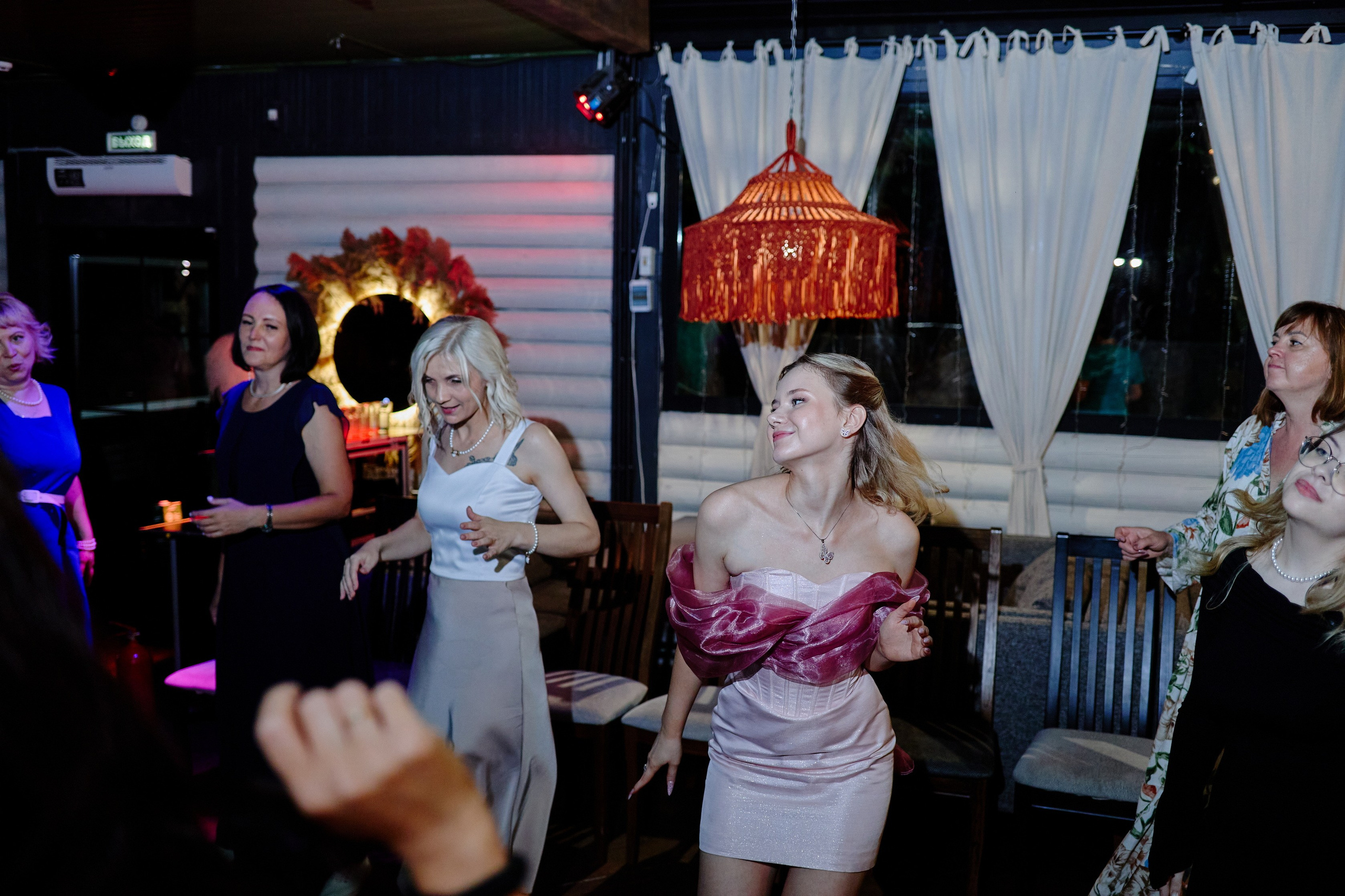 Выпускной 35 Сош. Фотограф Выпускные альбомы Таганрог Сергей Коробченко