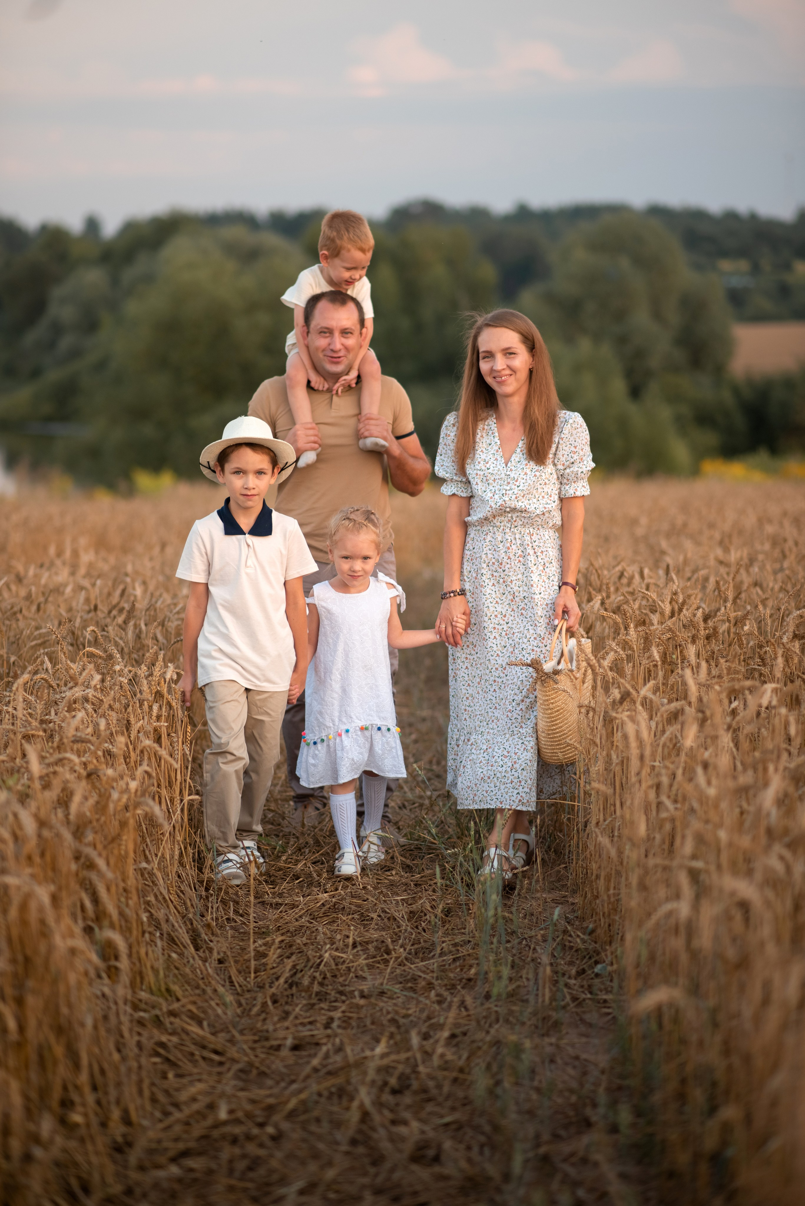 Семейная фотосессия в пшеничном поле. Семейный и детский фотограф в Туле Светлана Воронкова