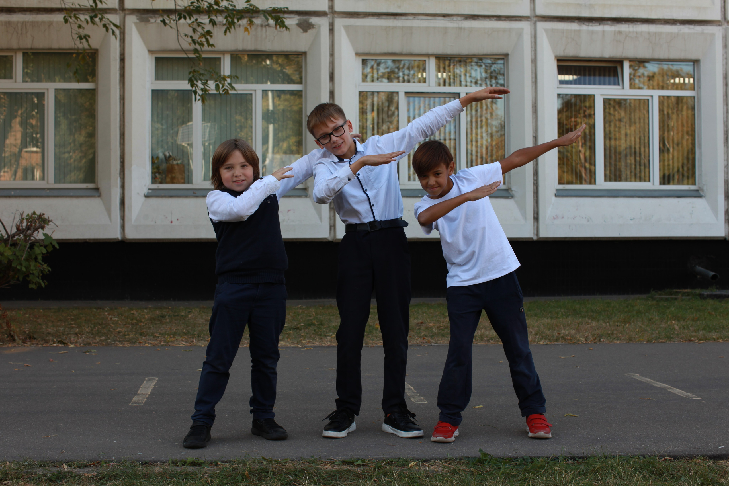 Осенняя фотосессия у школы. Выпускные альбомы Москва СВАО