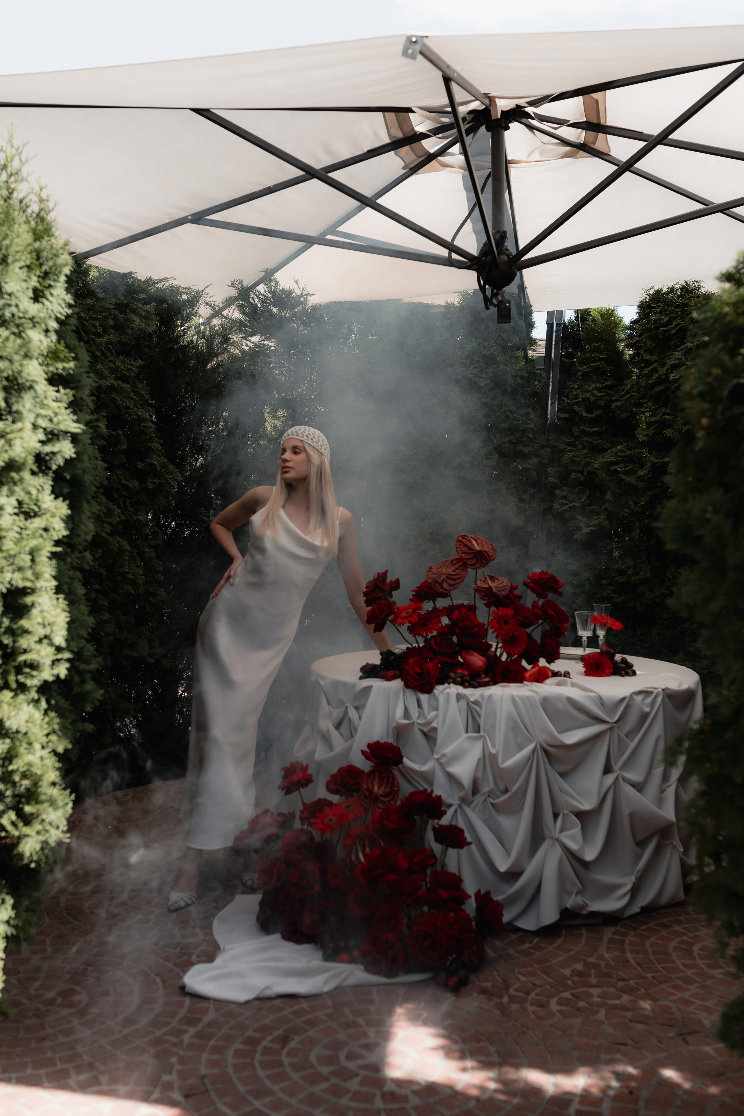 Фотодень с красным декором. Фотограф Трифон Мира