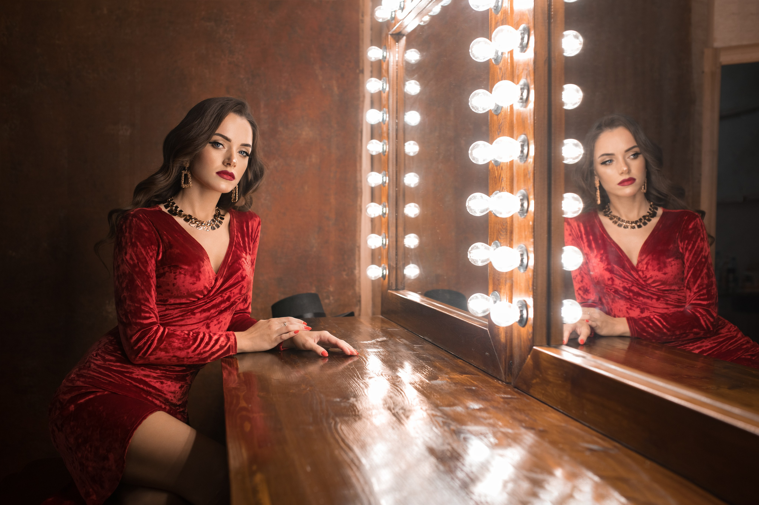 Студийная съемка с Екатериной в красном платье для «себя»