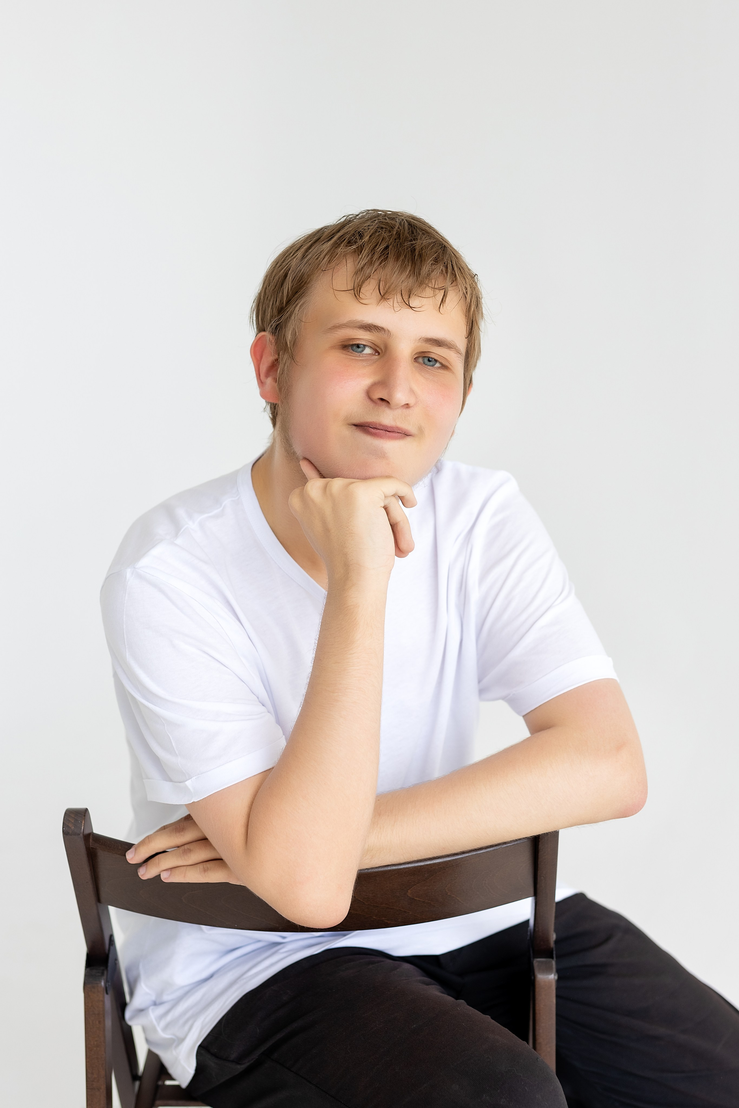 Школа 11, 9-г класс. Артём. Стильный выпускной альбом Владивосток фотограф Вероника Мигачева