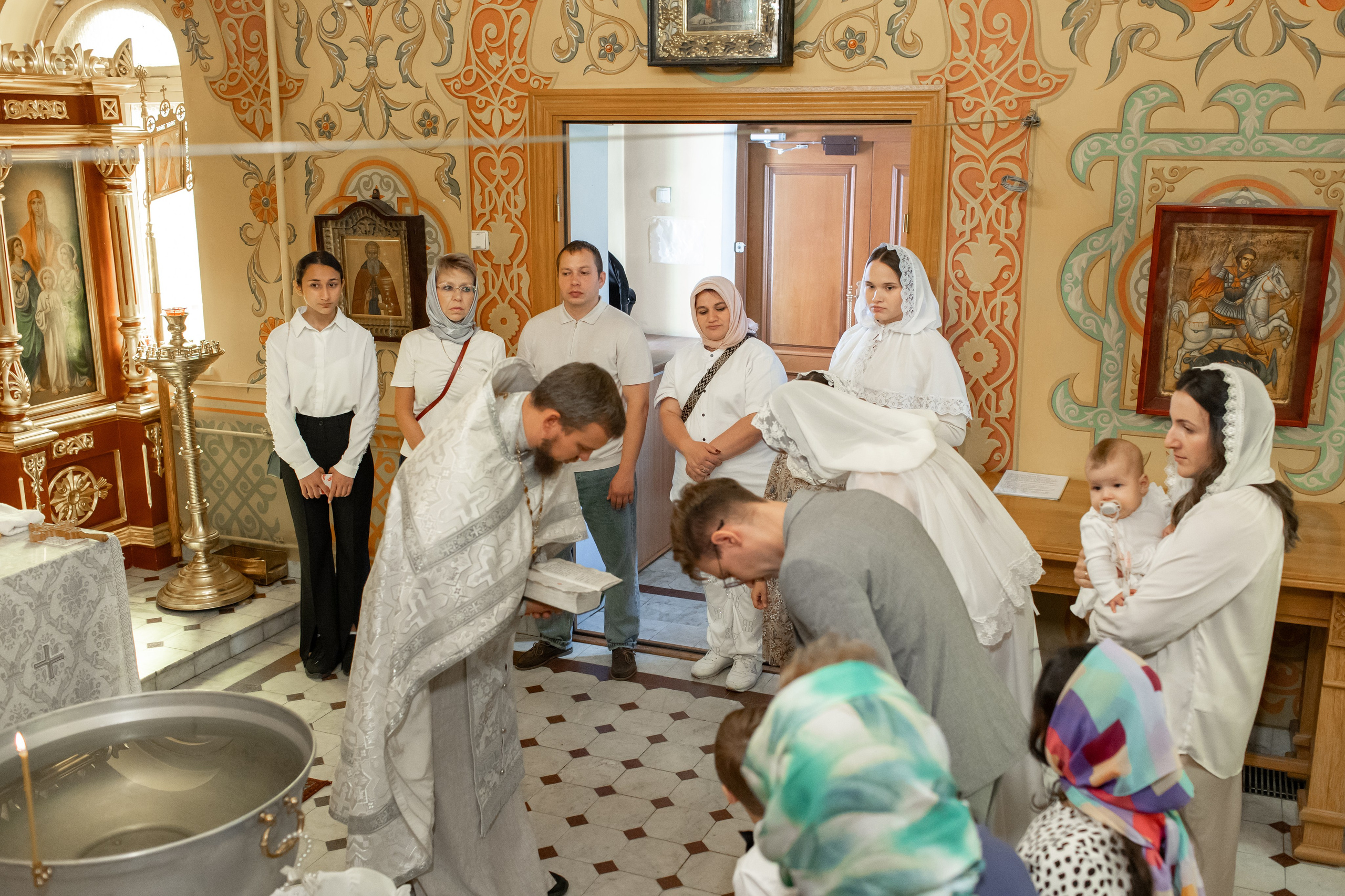 Крещение в Храме Воздвижения Креста Господня в Алтуфьеве. Профессиональный фотограф в Москве и Мо Мария Шантарёва