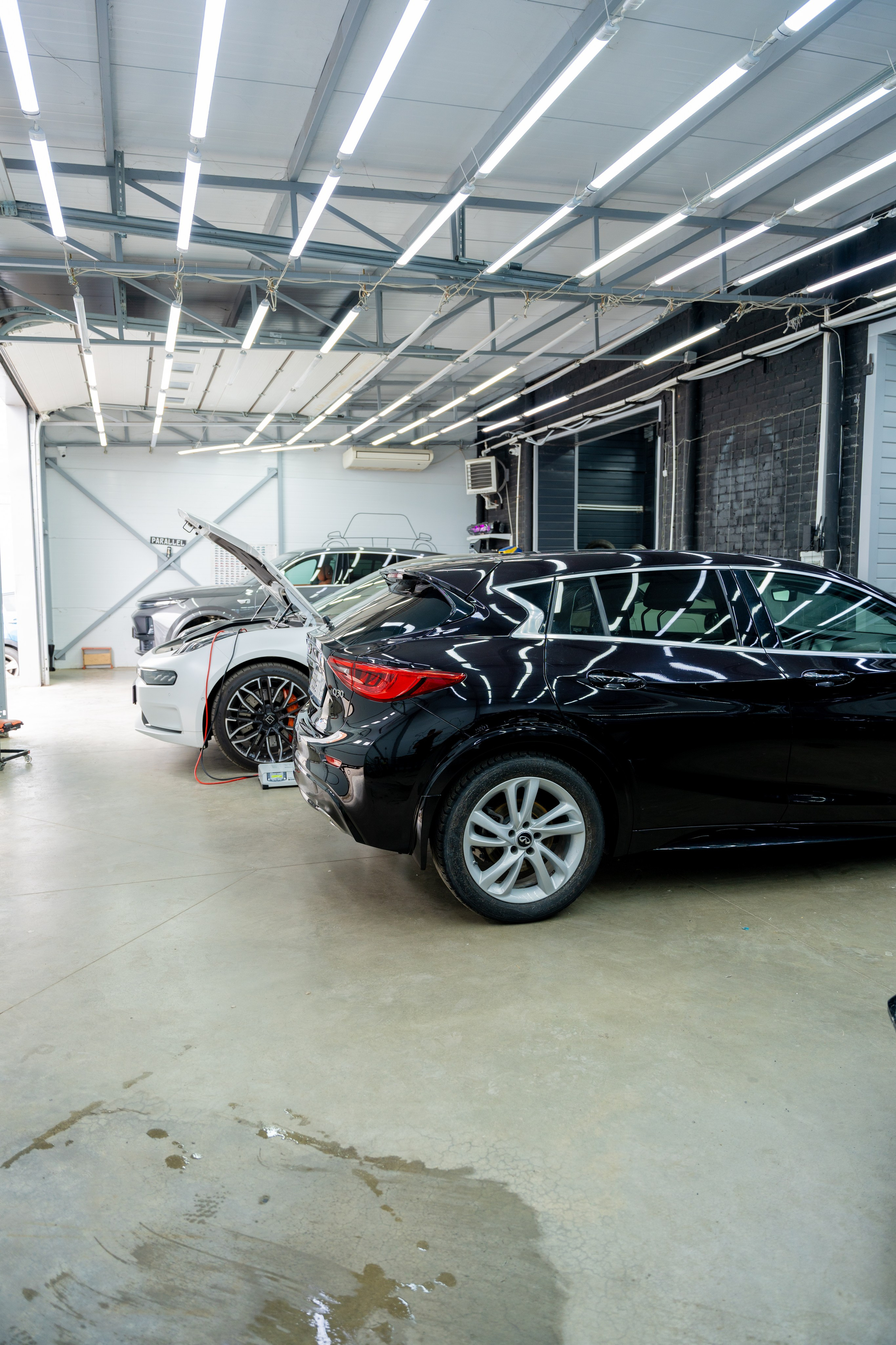 Интерьерная фотосъемка автосалона Elrus в Краснодаре. Zeekr, LiXiang Профессиональная фотосъемка интерьера премиум-автосалона в Краснодаре. Шедевры для Вас! Фотограф и Видеограф в Краснодаре Пахиев Руслан