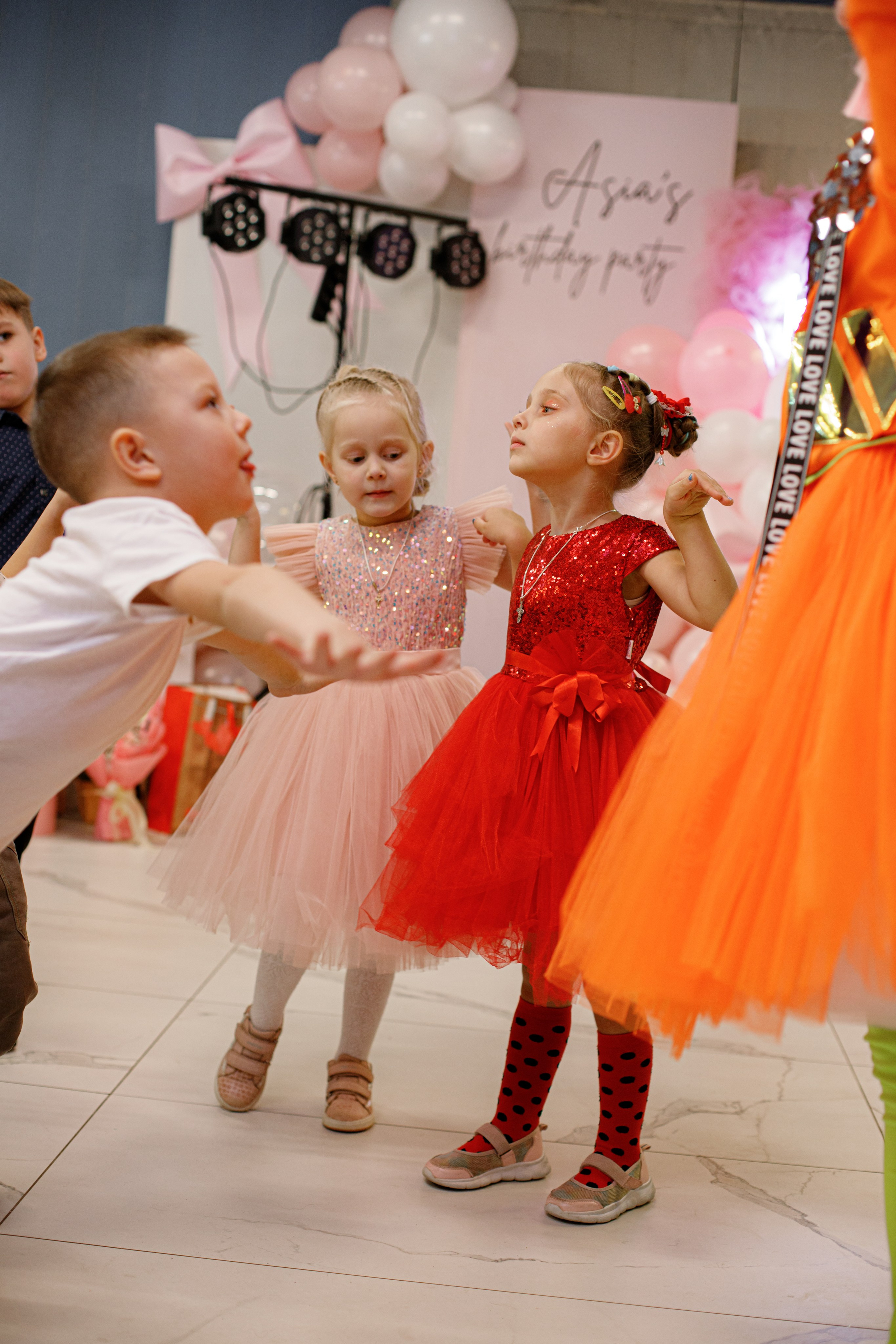 ASIA'S BIRTHDAY PARTY. Photokarish