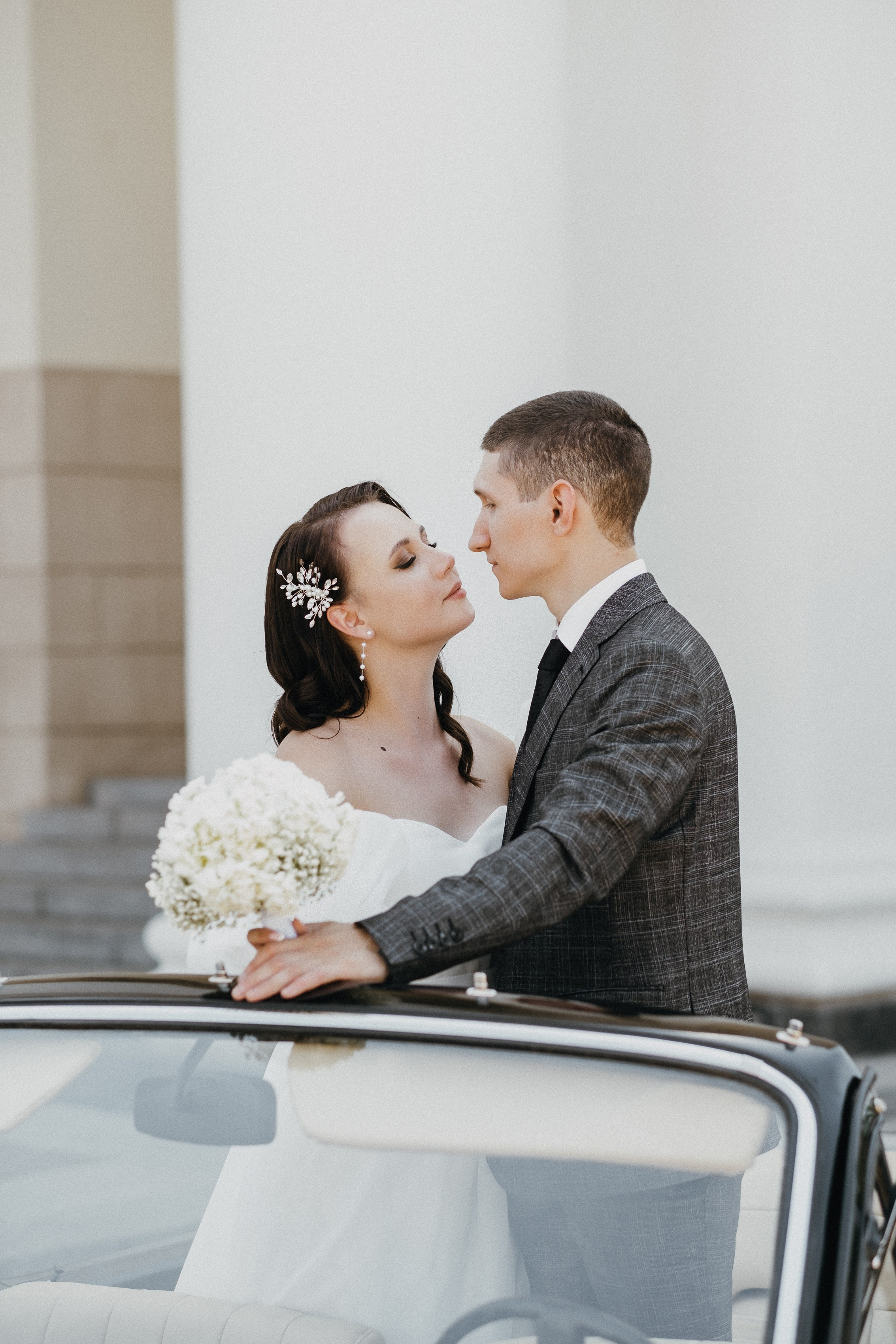 Свадебная съемка с машиной Волгоград. Свадебный и семейный фотограф в Волгограде Кристина Иванова