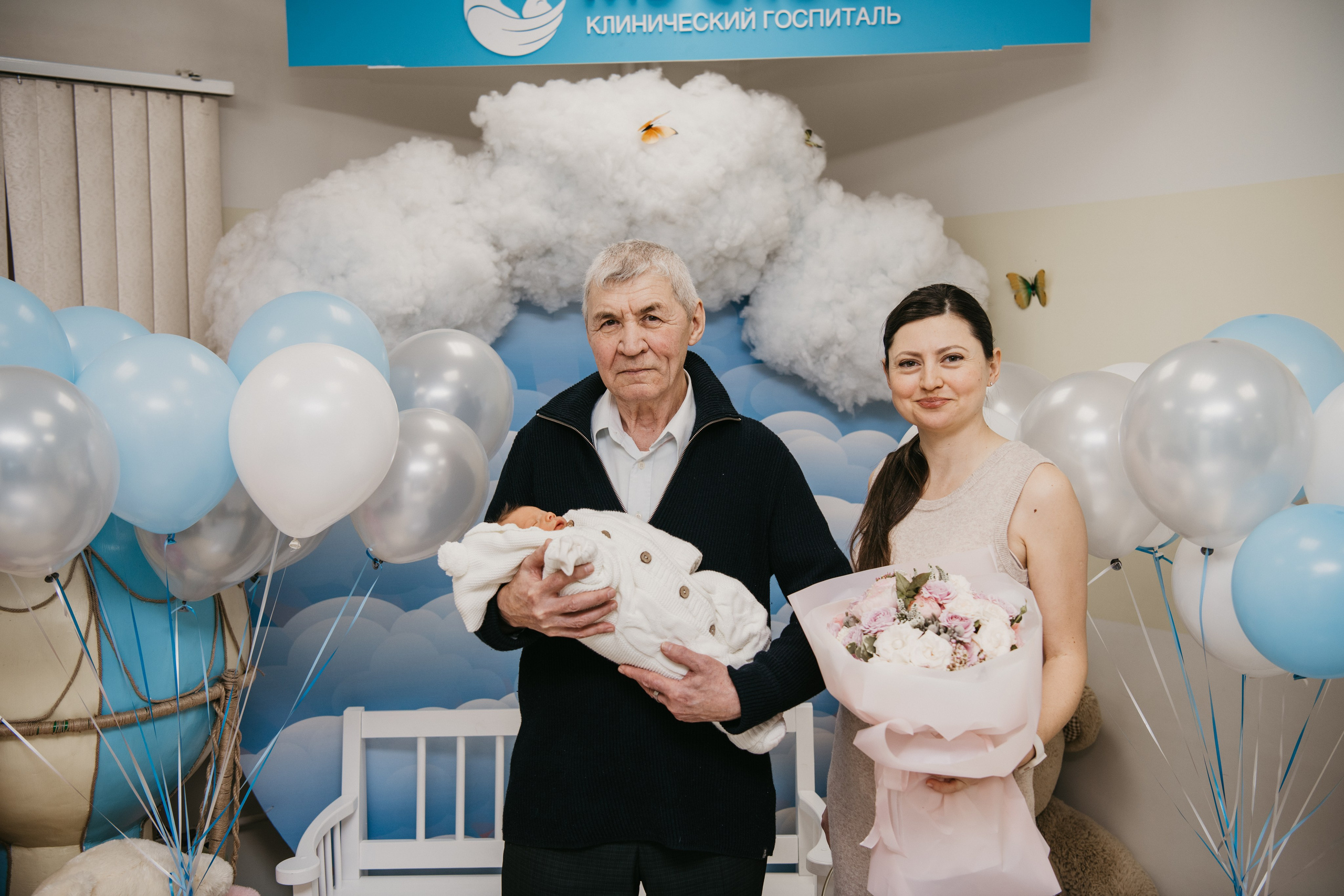 Выписка малыша. Мать и дитя на Севастопольском. Фотограф на выписку из роддома в Москве и МО