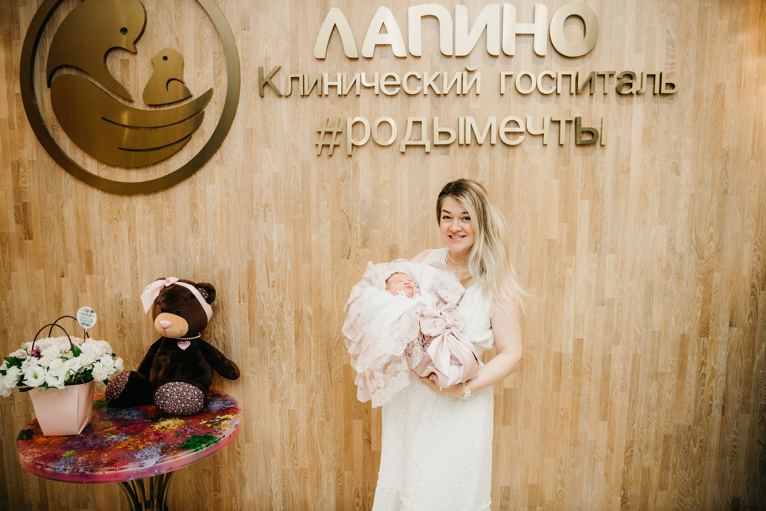 Выписка Полины в Лапино. Фотограф на выписку из роддома в Москве и МО