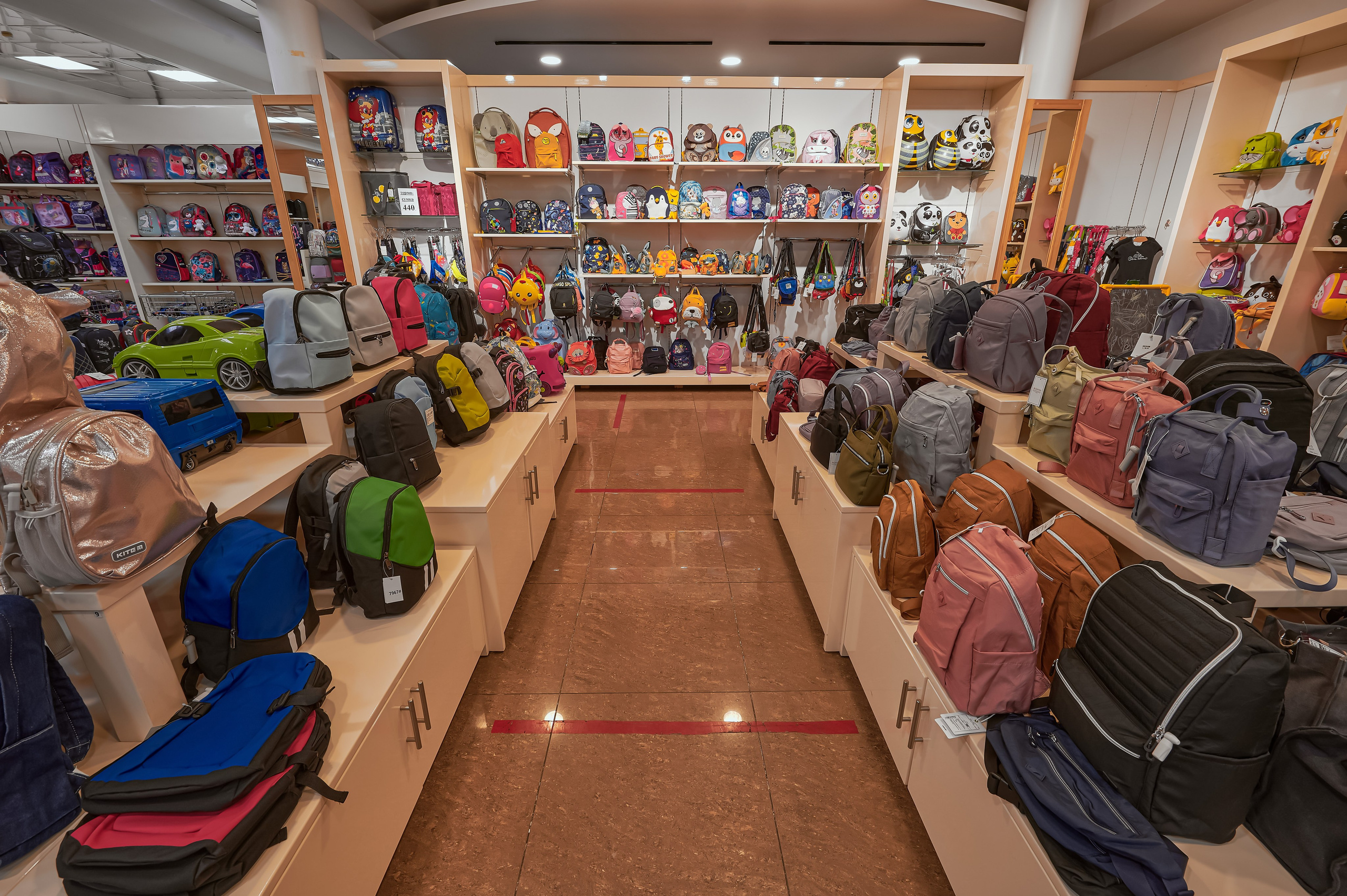 Портфолио по интерьерной и экстерьерной фотосъёмки: Мир Сумок — Правый берег. Фотограф Яковлев Роман — Красноярск