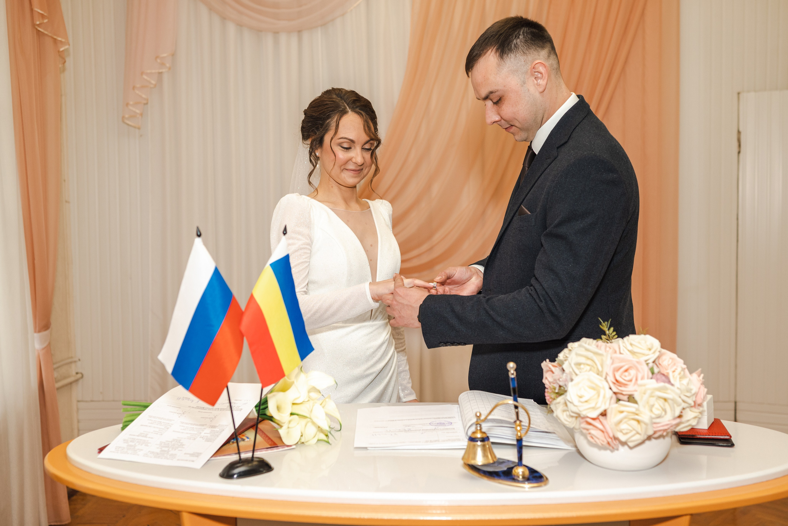 Свадебная фотосессия в Каменске-Шахтинском парке Лога. Фотограф в Каменске-Шахтинском Ольга Сагал