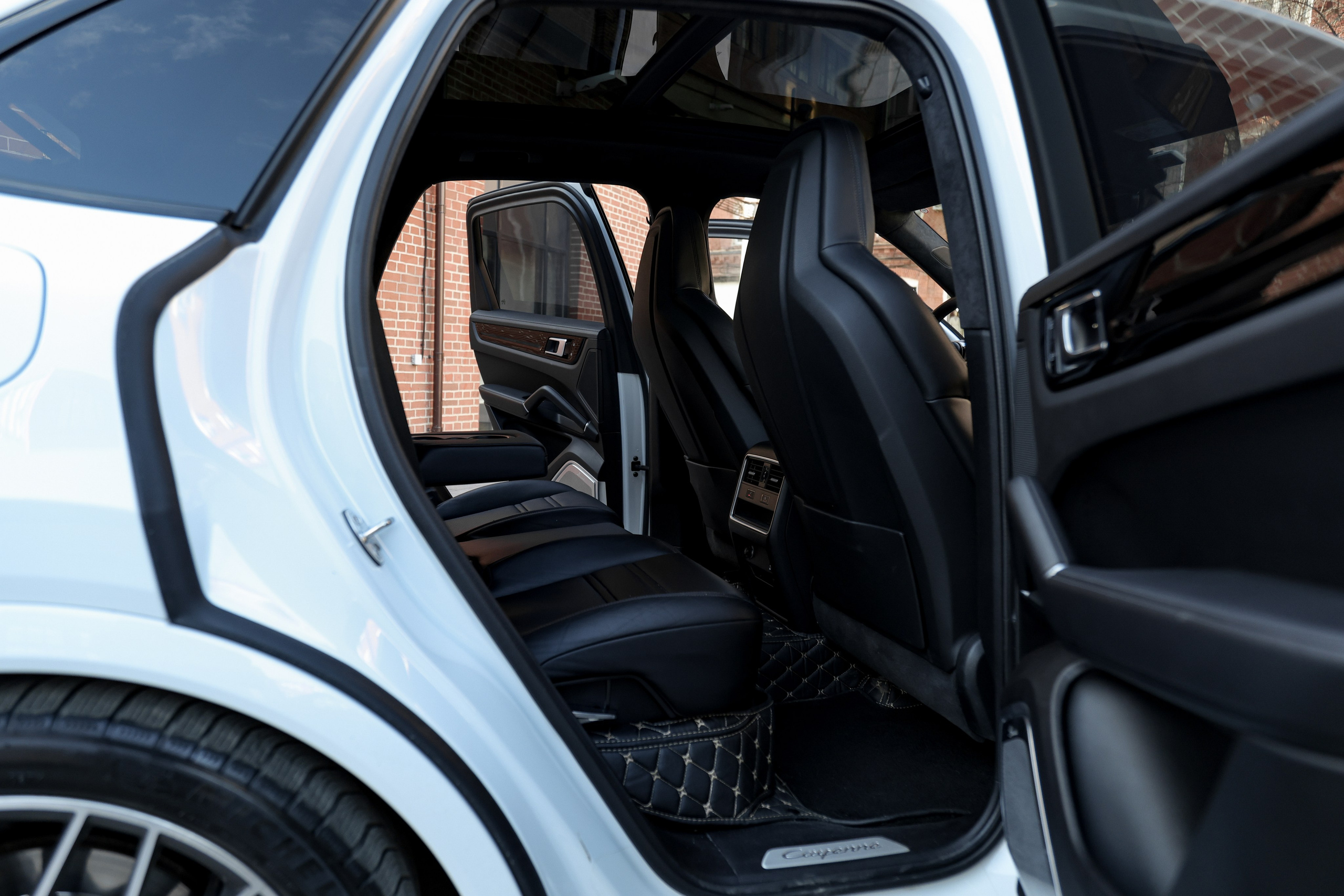 2020 Porsche Cayenne 3.0 AT. Mixturecaptures