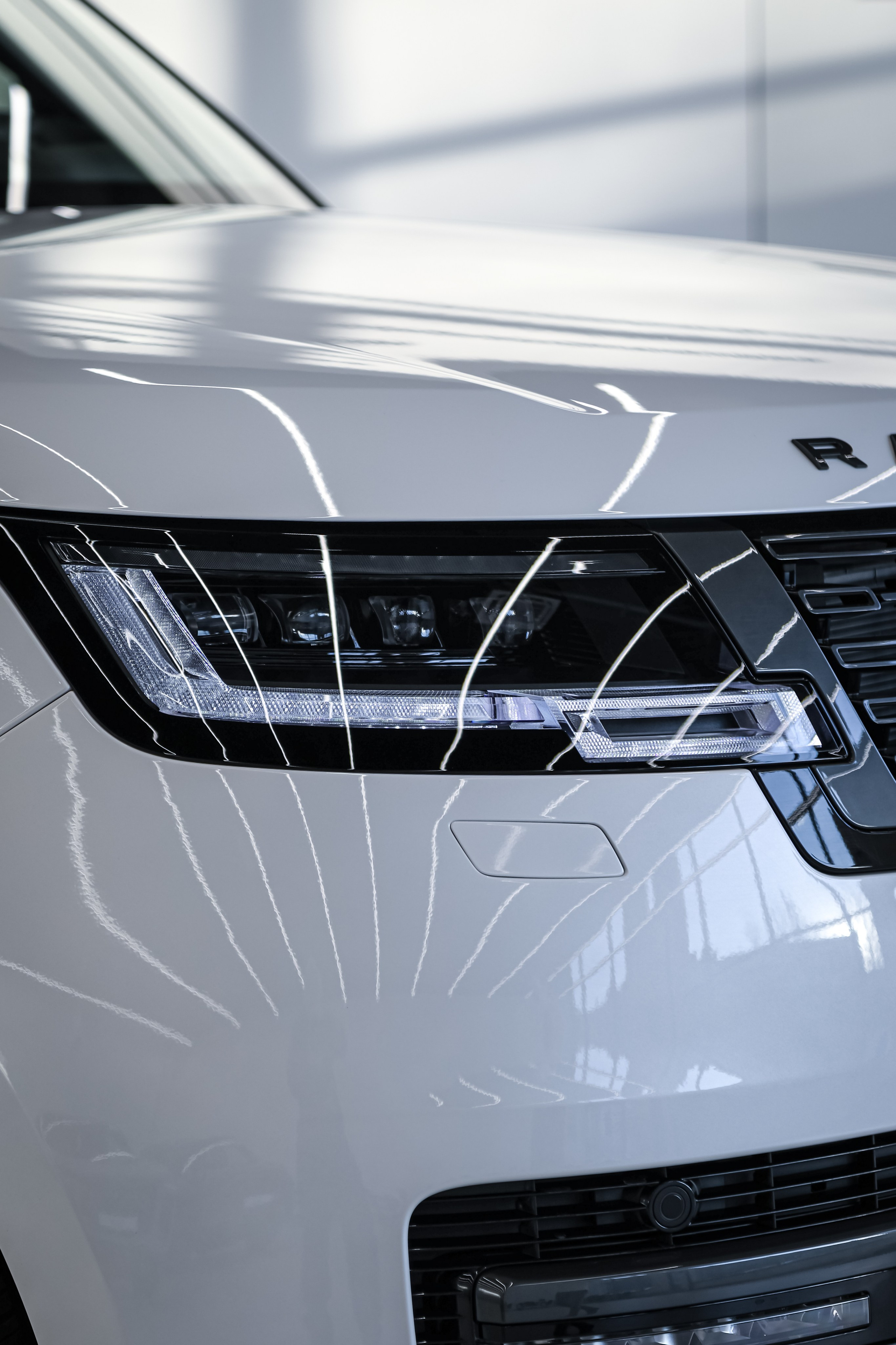 2024 Range Rover. Mixturecaptures