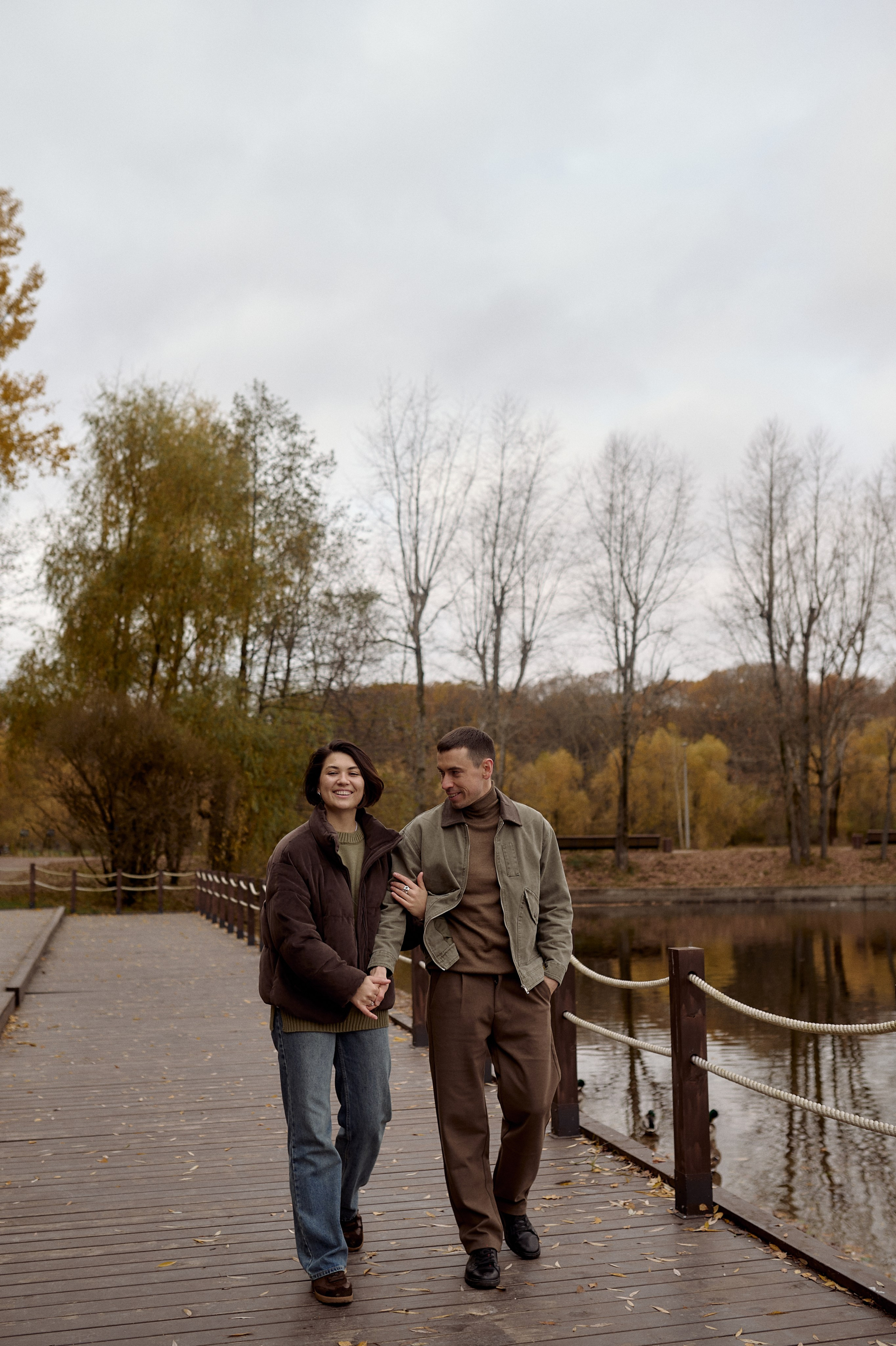 Вова, Юля и Максим в осеннем парке. Семейный и свадебный lifestyle-фотограф в Москве Мария Петрова