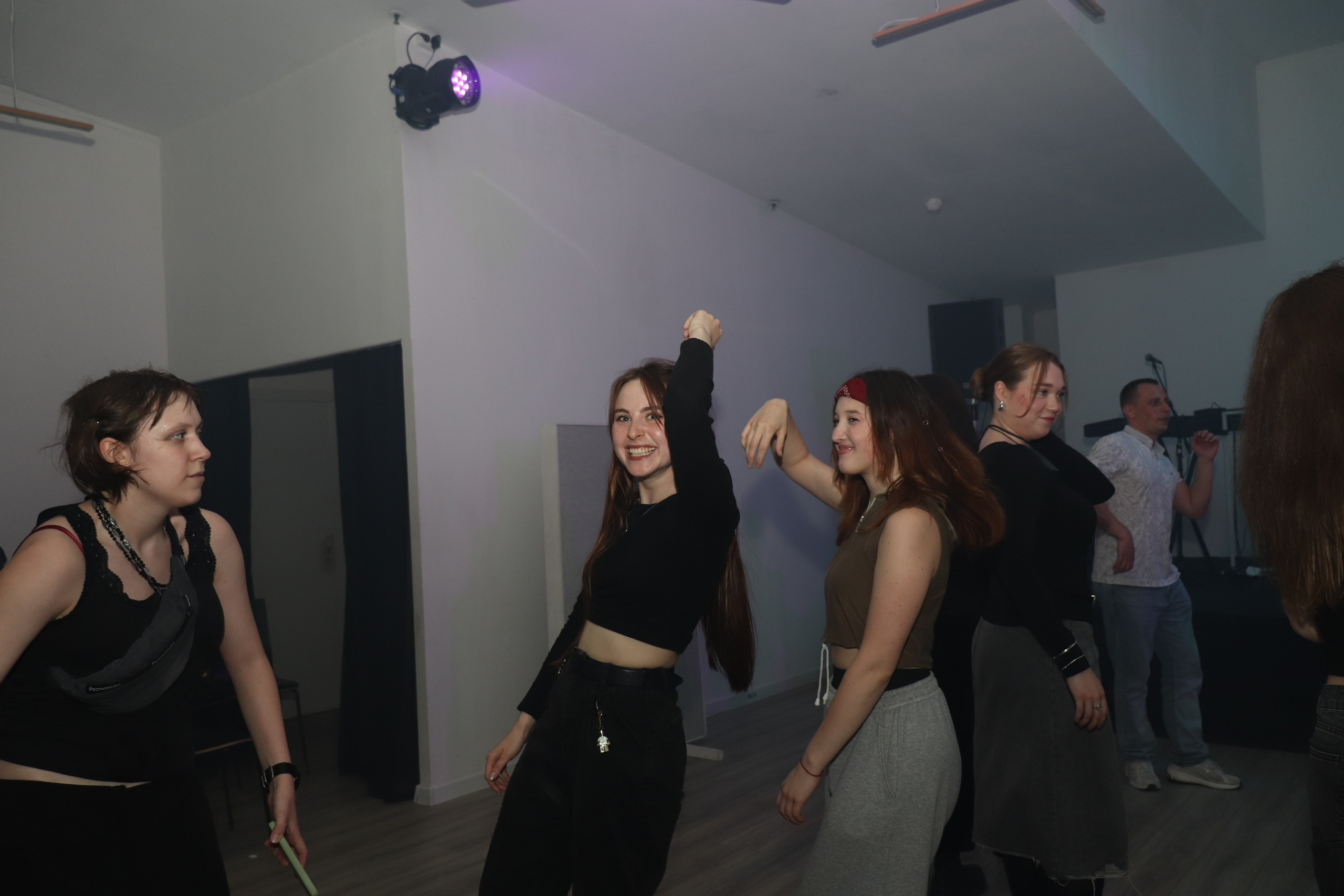 Дискотека 90х молодёжного «клуба 52». Ивентный фотограф в Санкт-Петербурге Олег Комков