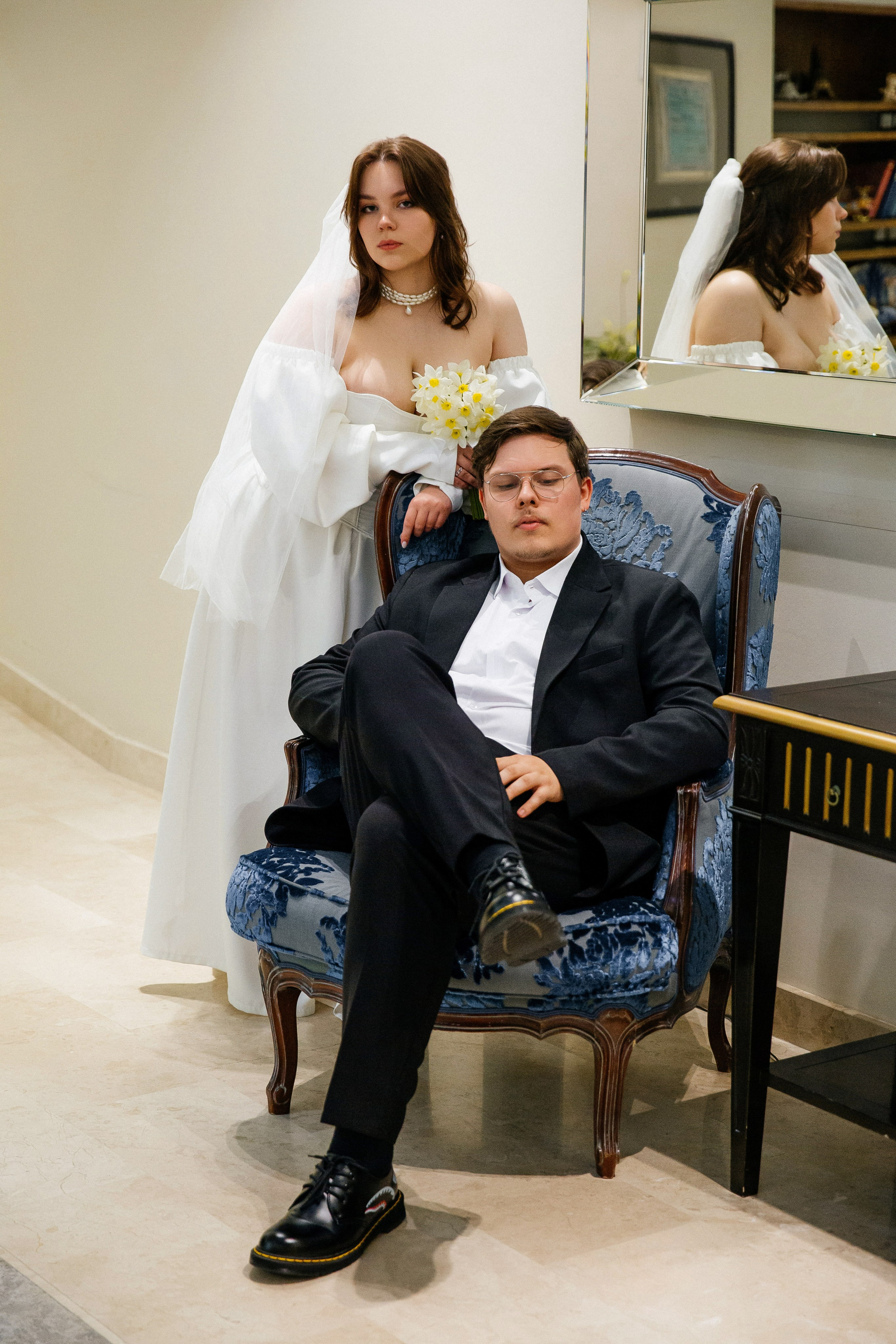 Съемка в отеле и регистрация прохладным майским днем. Свадебный фотограф в Санкт-Петербурге Вика Стукачева