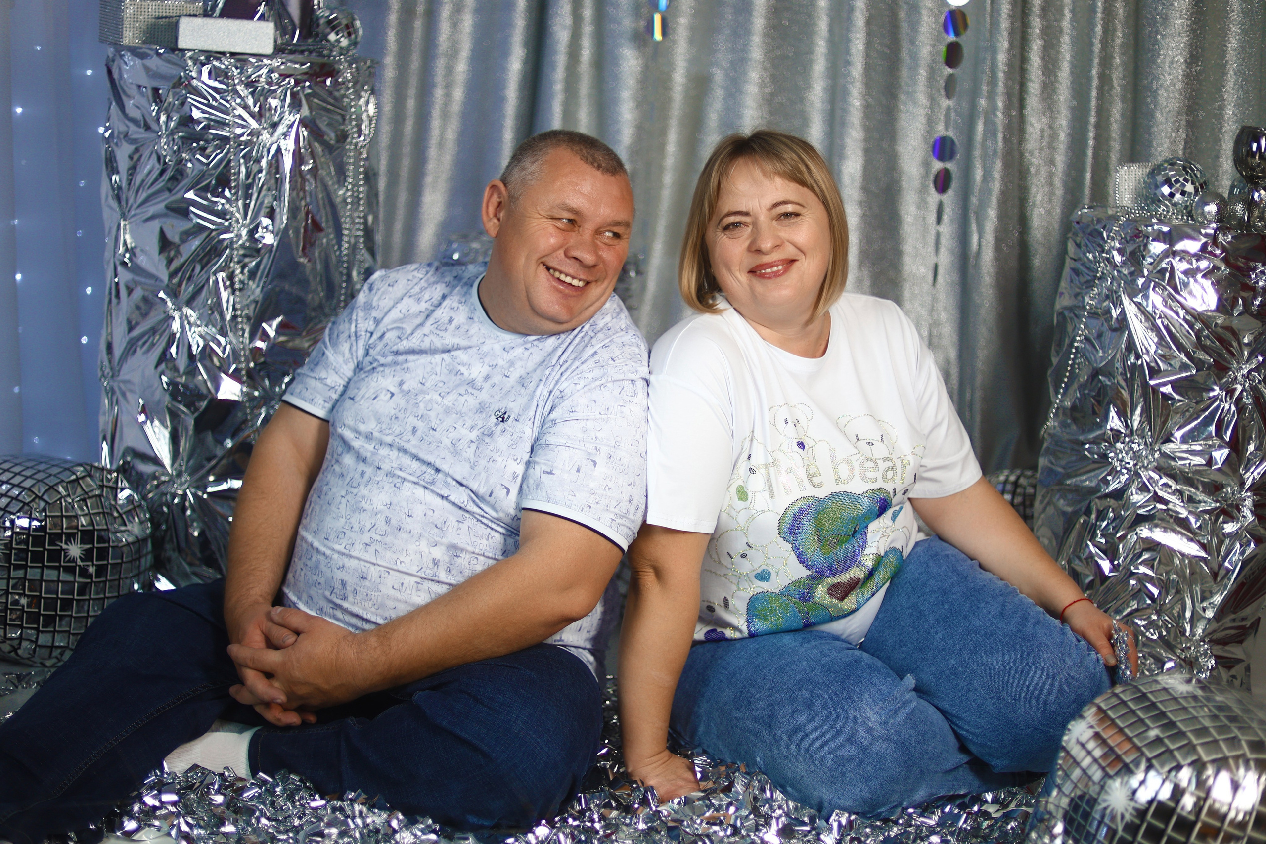 Семейные фотосессии студийные; новогодние, тематические, домашние и тд. Выпускные альбомы для школ и Детских садов в Барнауле /Выпускные/Свадебные/Детские/Семейные и др. виды съёмок /Фотограф Вера Валейко