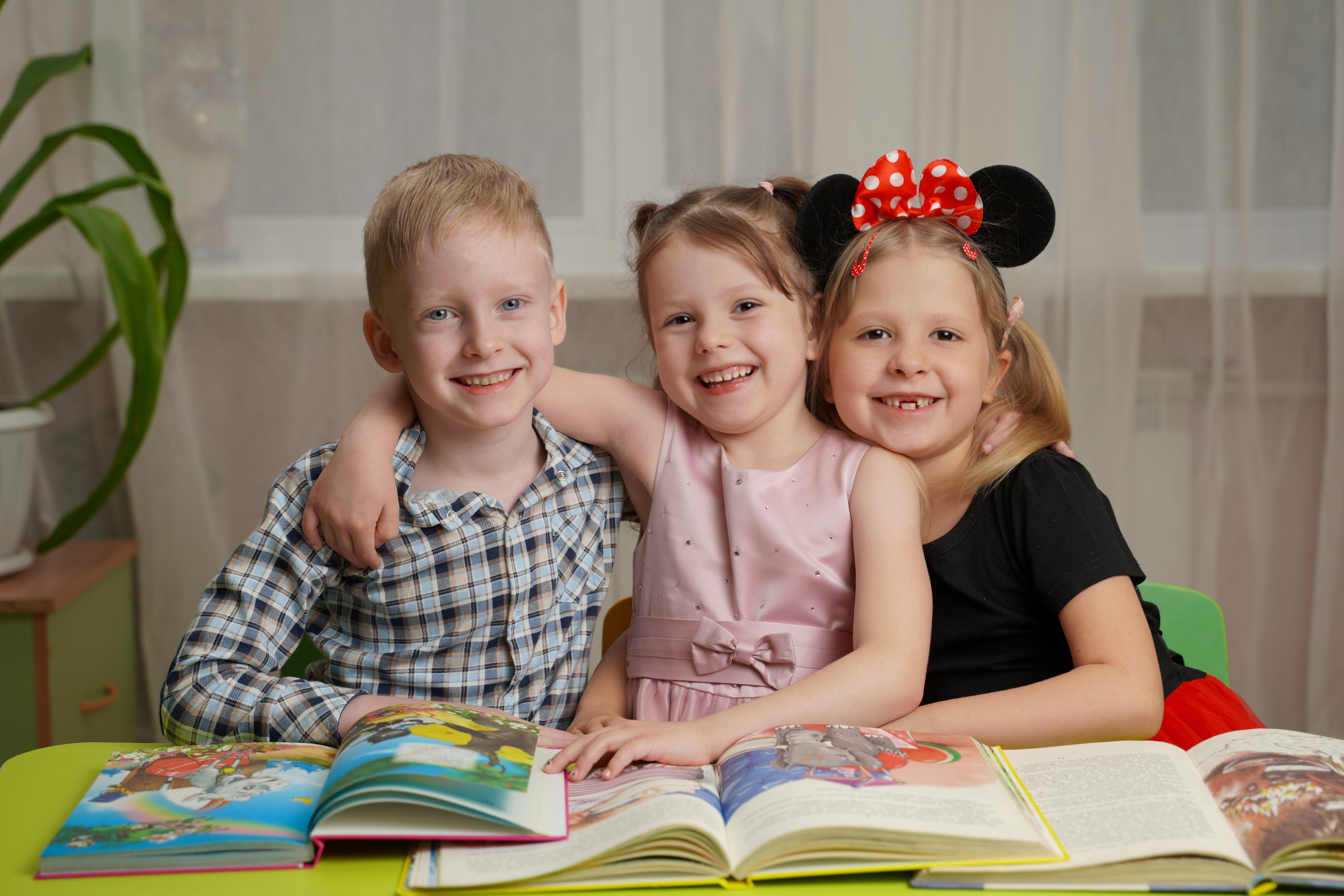 Выпускные альбомы для детских садов в Красноярске от AlbomKras 🎀🍀. AlbomKras -выпускные альбомы Красноярска с авторским дизайном и качественной фотосъемкой! ⭐⭐⭐⭐⭐ 5.0