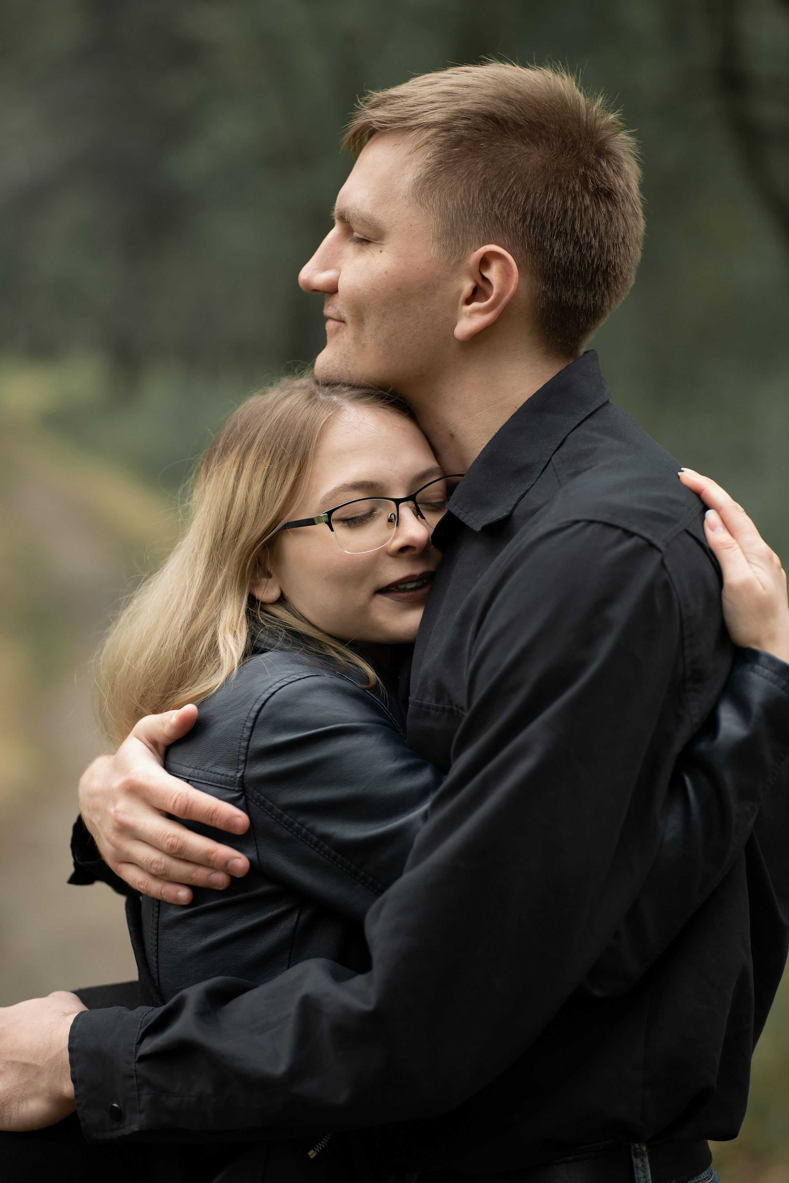 Любовные объятия.