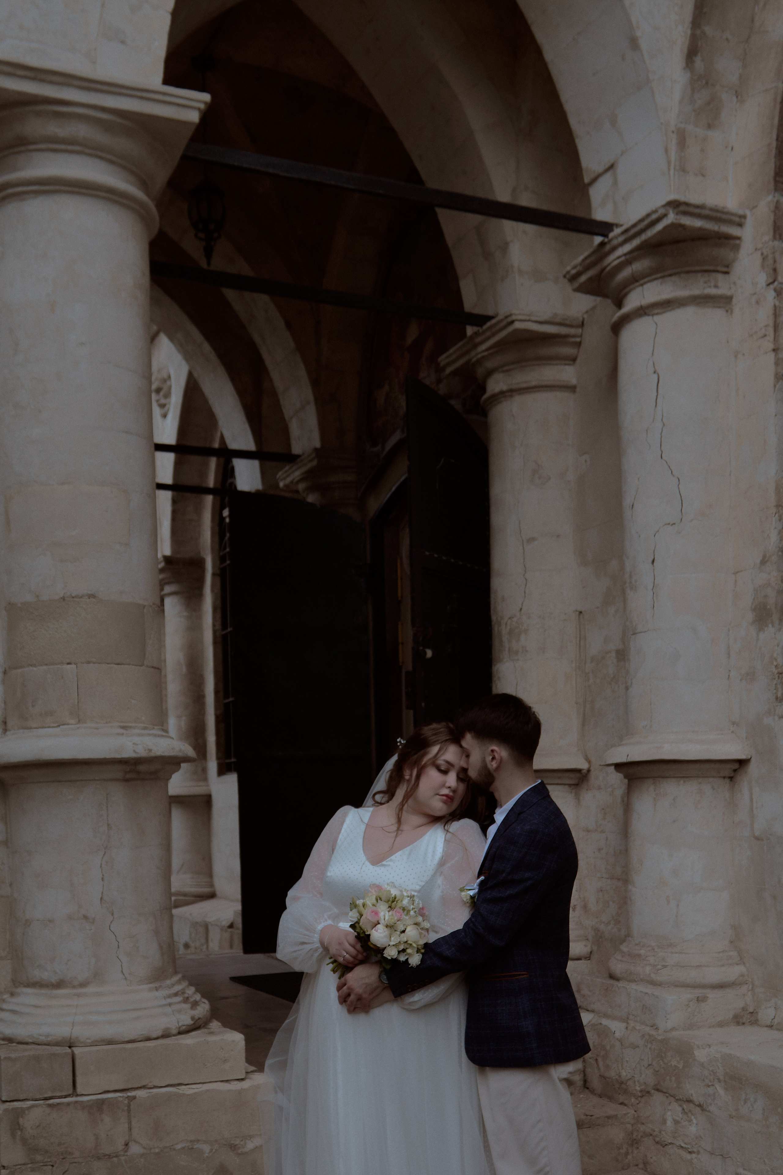 Виктория и Даниэль. Владимирский храм. Фотограф лавстори Москва/МО Приятелева Ангелина