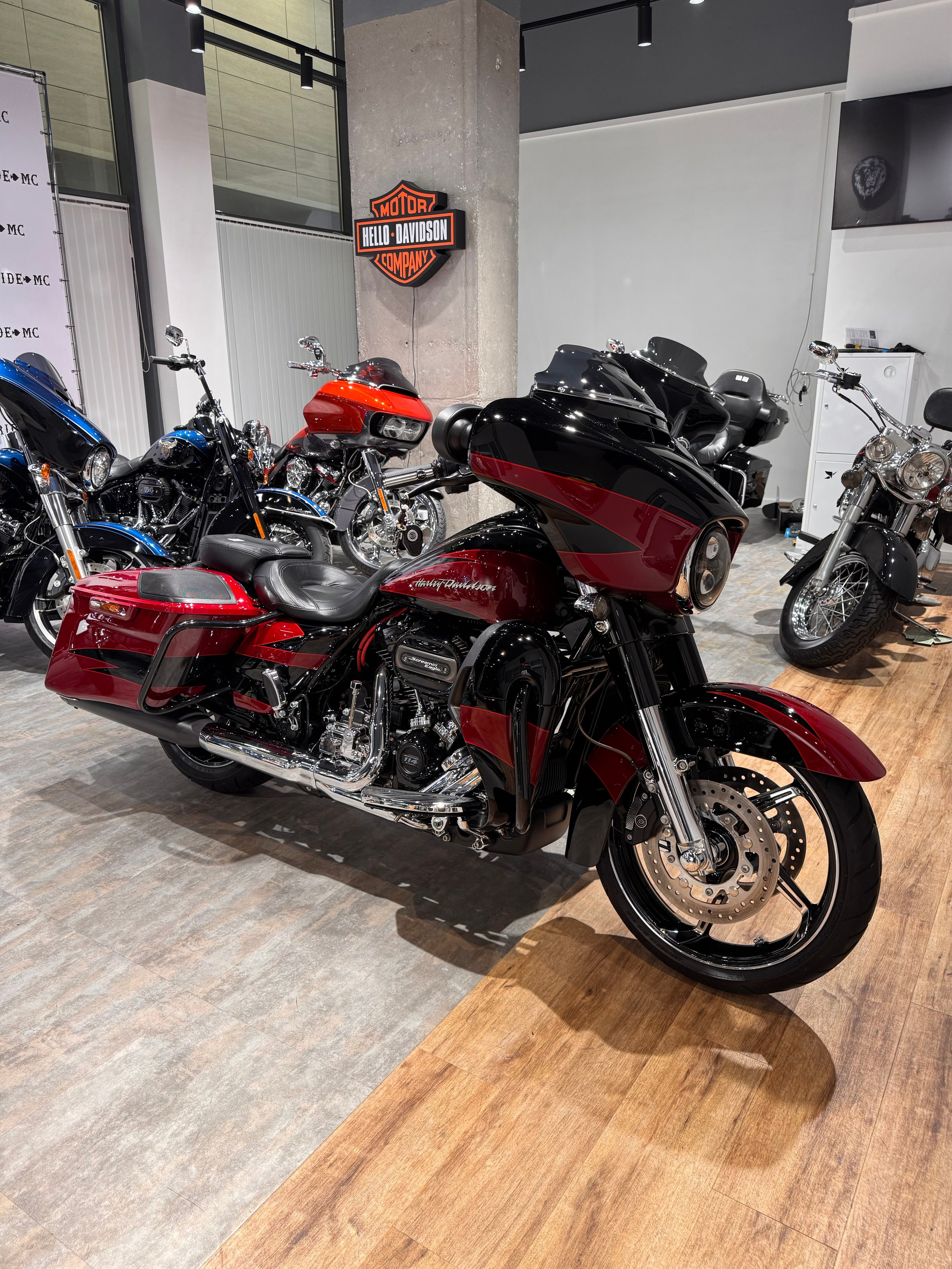 Купить Harley-Davidson 114 CVO Street Glide Special (Touring) — подробнее на сайте. Hello Davidson, Москва. Только хорошие мотоциклы…