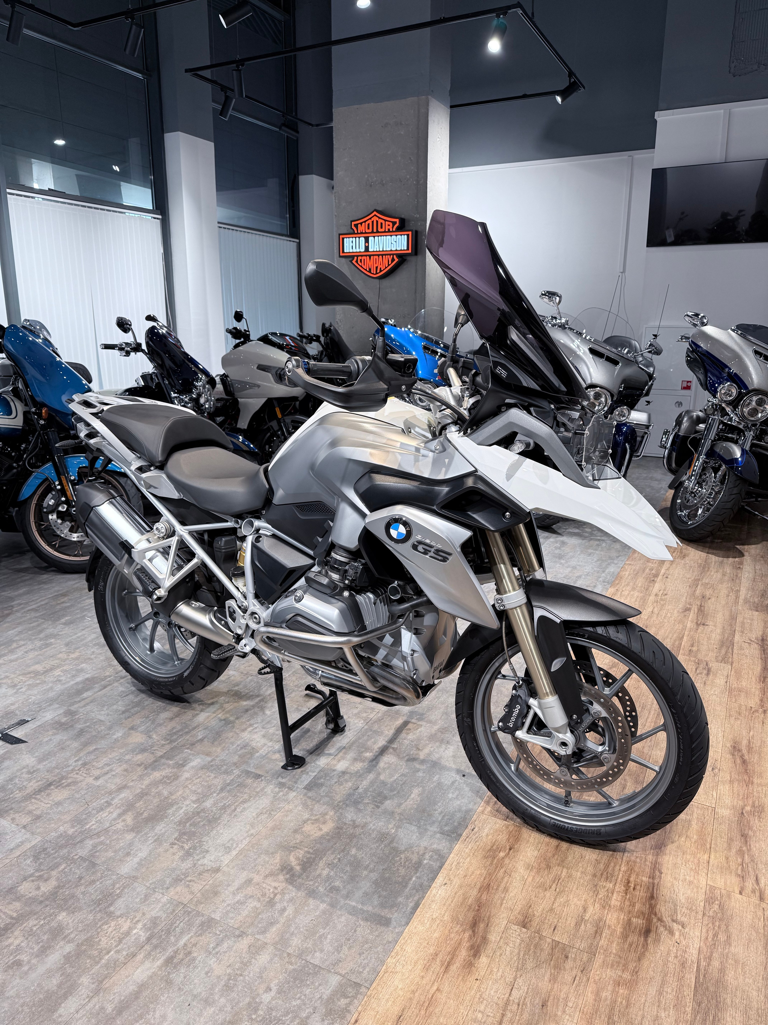 BMW R1200GS Alpine White. Hello Davidson, Москва. Только хорошие мотоциклы…