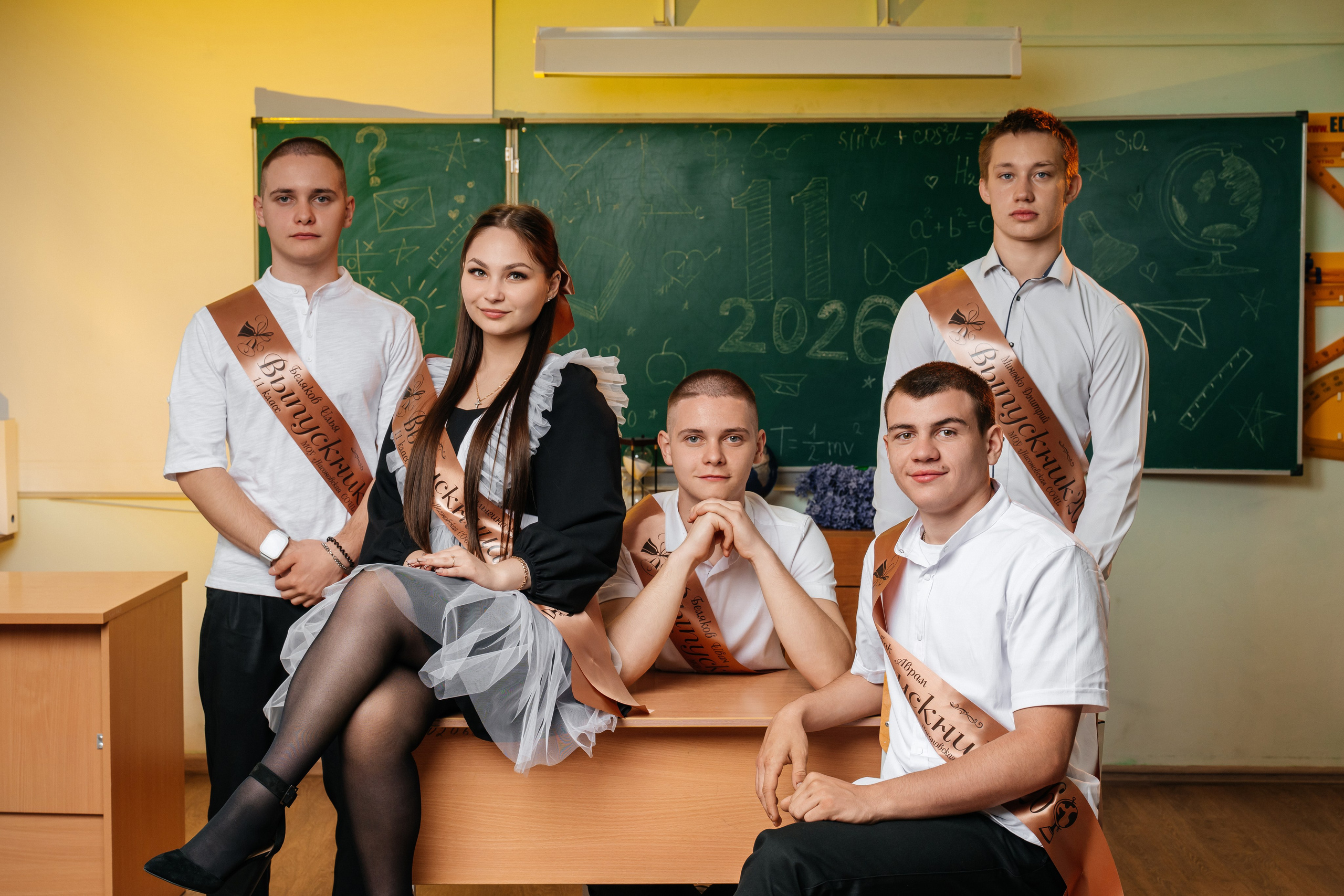 Сочная классика. Школьный фотограф в Валуйках. Фотосессии для выпускников и изготовление выпускных альбомов в городе Валуйки и в Белгородской области